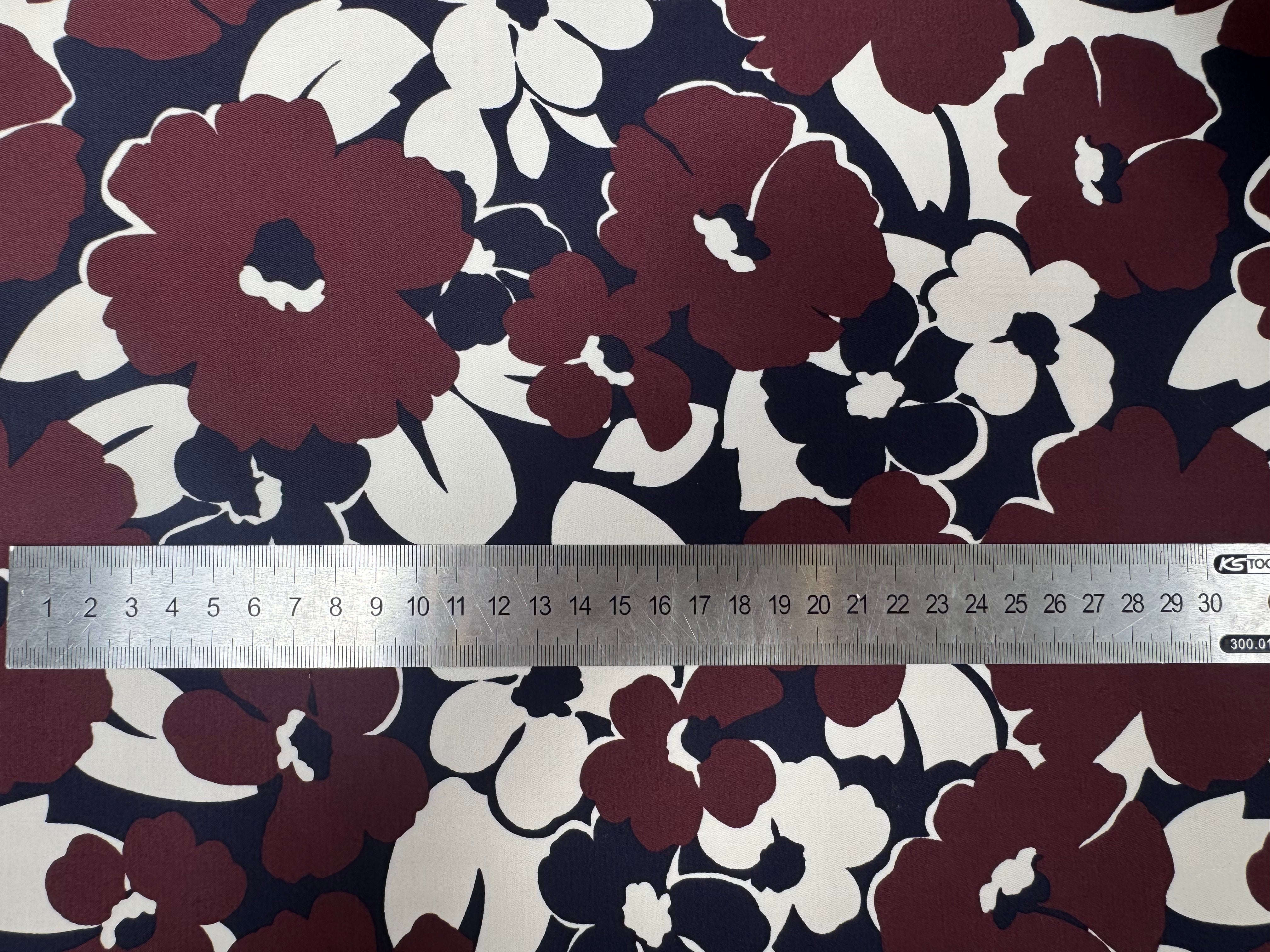 GABARDINE DE COTON FOND BLANC MOTIF GROSSES FLEURS BORDEAUX STRECH - My Little Coupon