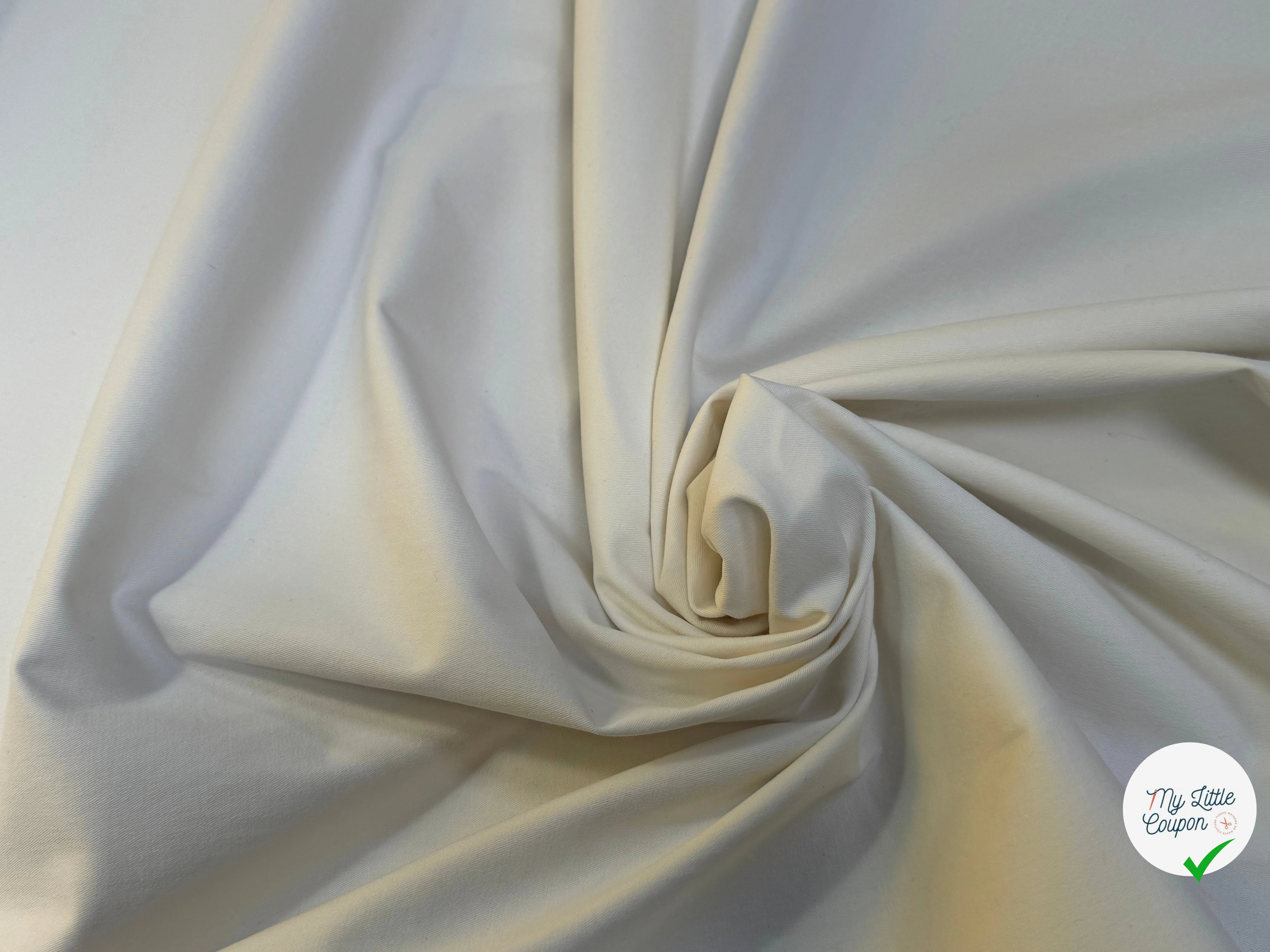 GABARDINE DE COTON GRATTÉ FINEMENT SERGÉE BLANC CASSÉ STRETCH TENUE SUBLIME - My Little Coupon