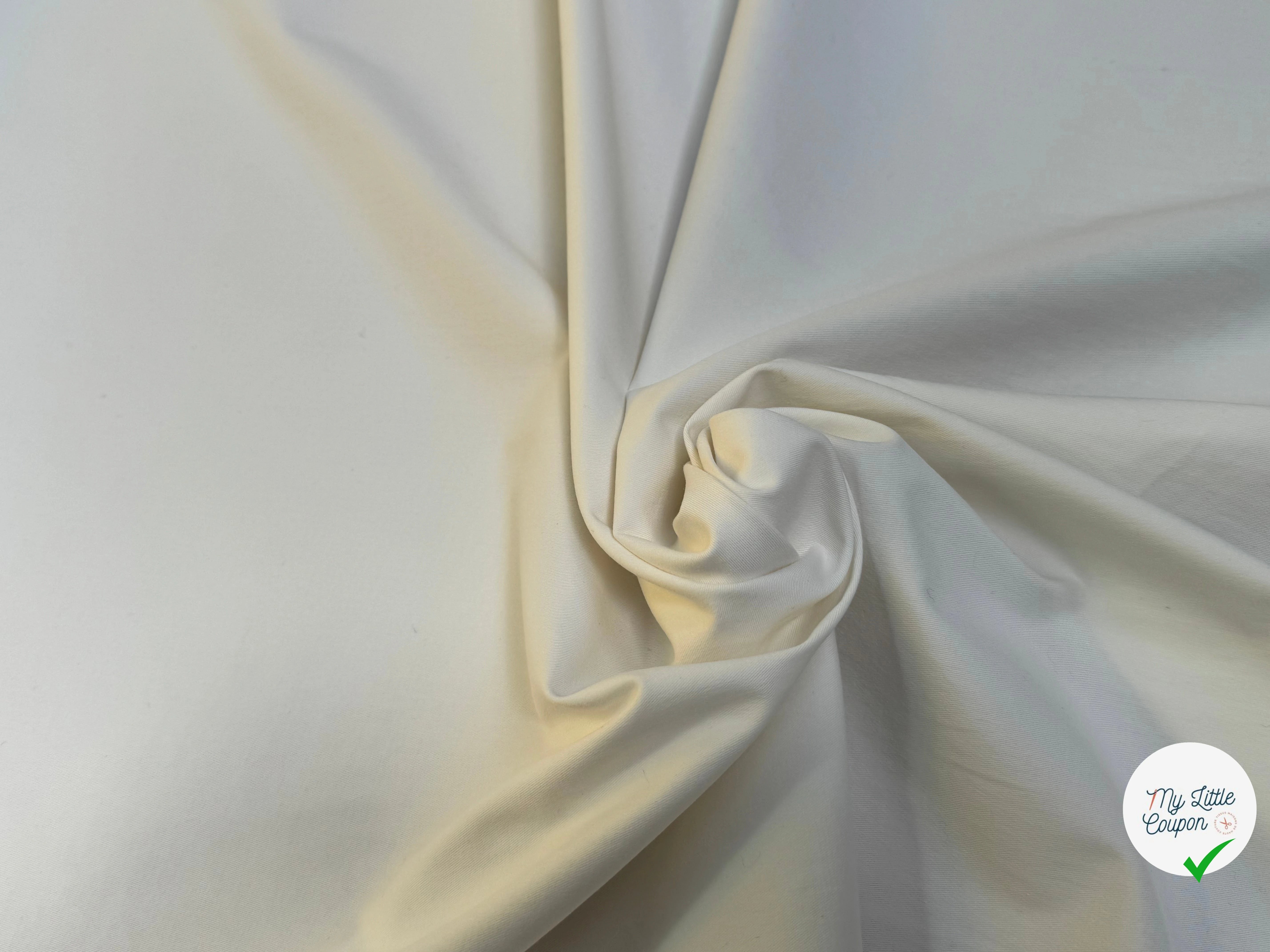 GABARDINE DE COTON GRATTÉ FINEMENT SERGÉE BLANC CASSÉ STRETCH TENUE SUBLIME - My Little Coupon