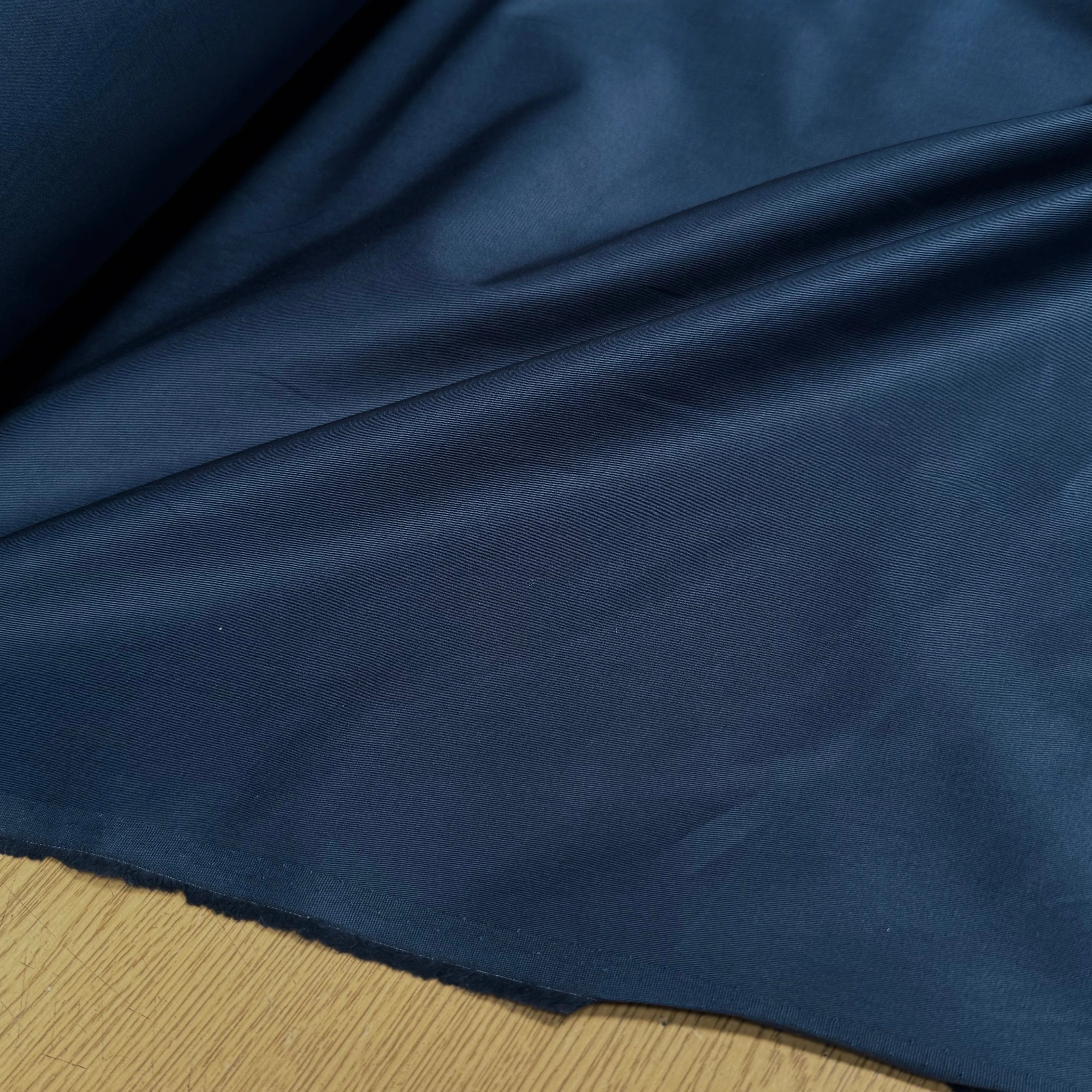 GABARDINE DE COTON INDIGO LÉGÈREMENT STRIÉE QUALITÉ COUTURE - My Little Coupon