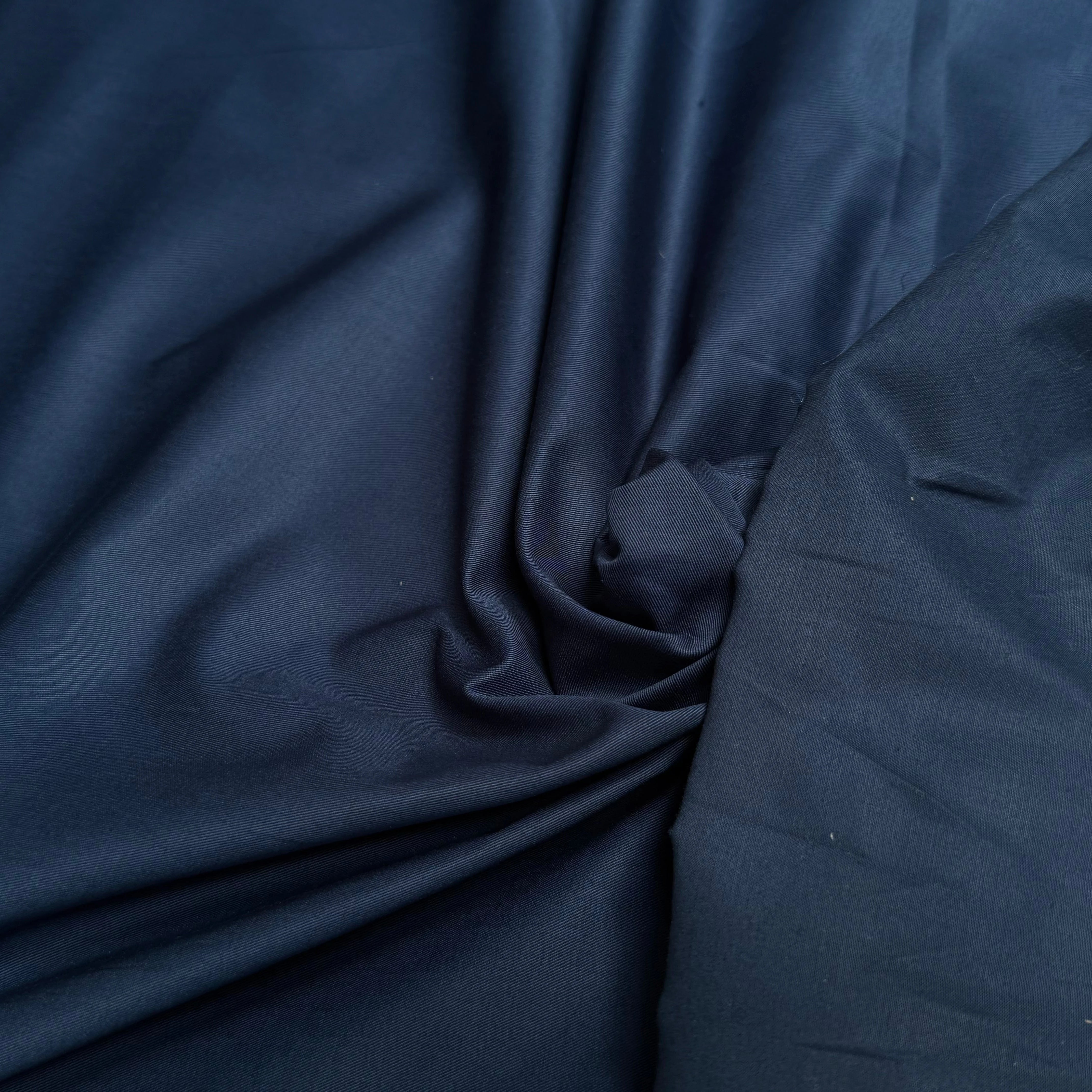 GABARDINE DE COTON INDIGO LÉGÈREMENT STRIÉE QUALITÉ COUTURE - My Little Coupon