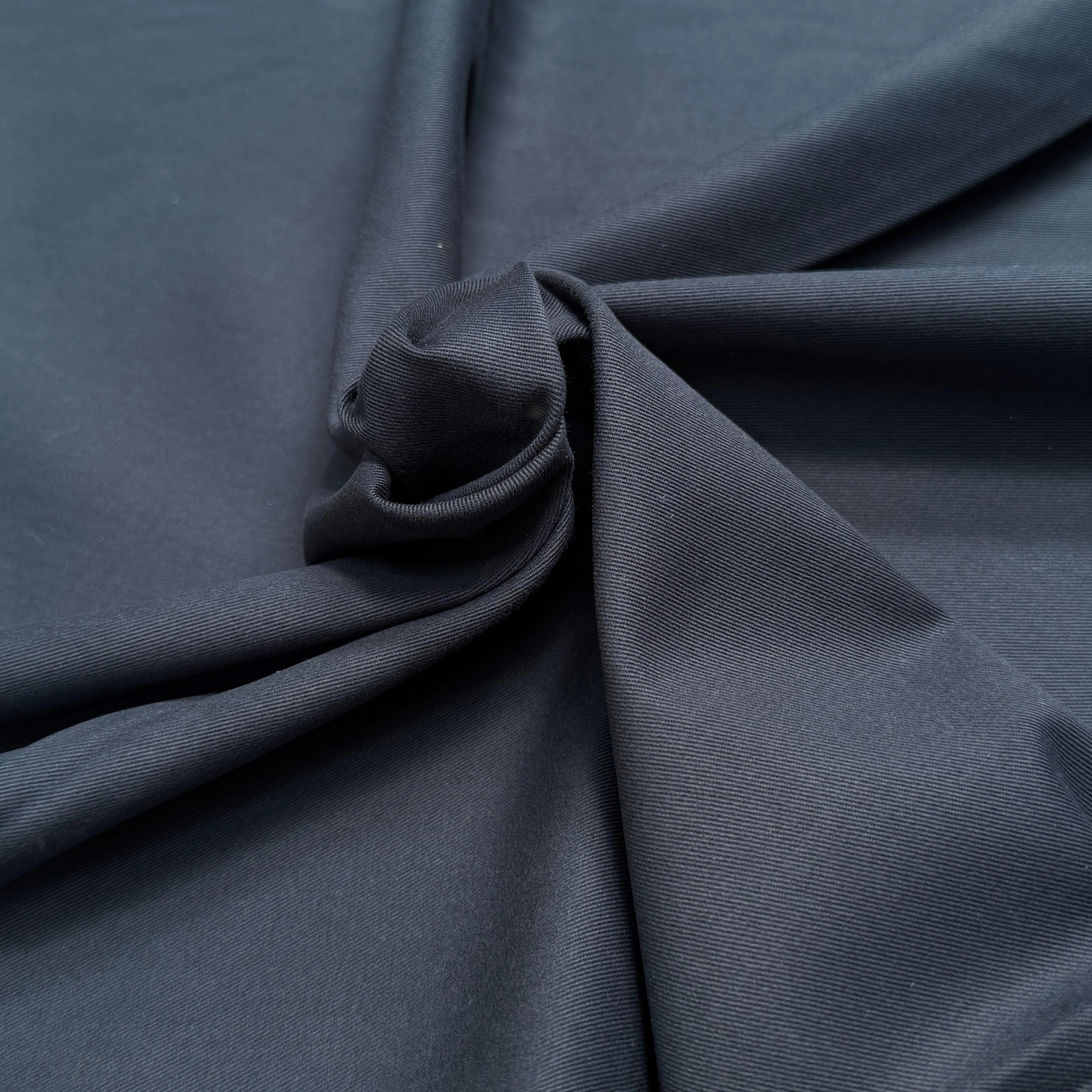 GABARDINE DE COTON LÉGÈREMENT SERGÉE DOUCE NAVY GRATTÉE - My Little Coupon