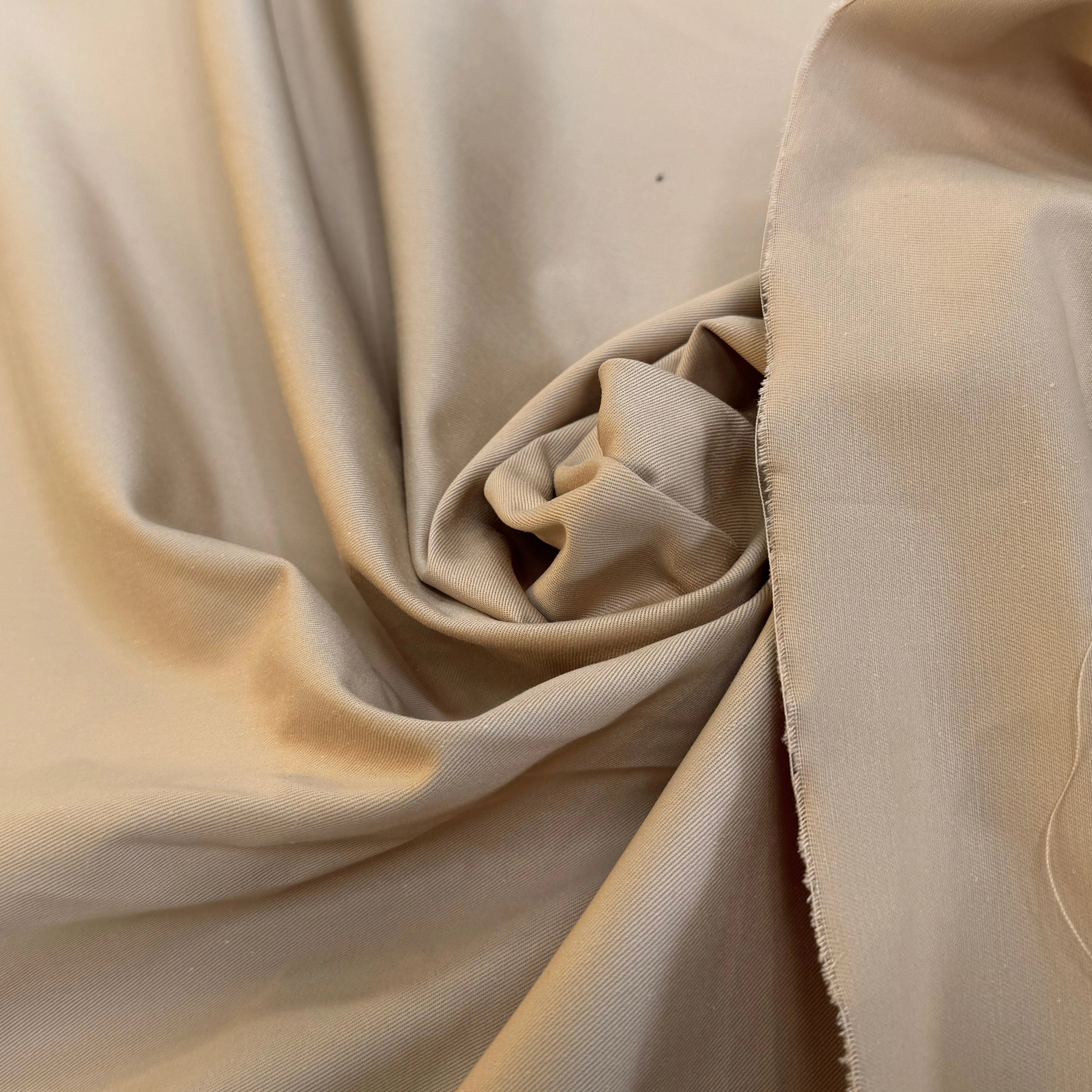 GABARDINE DE COTON LÉGÈREMENT SERGÉE TRÈS BELLE TENUE BEIGE FONCÉ - My Little Coupon