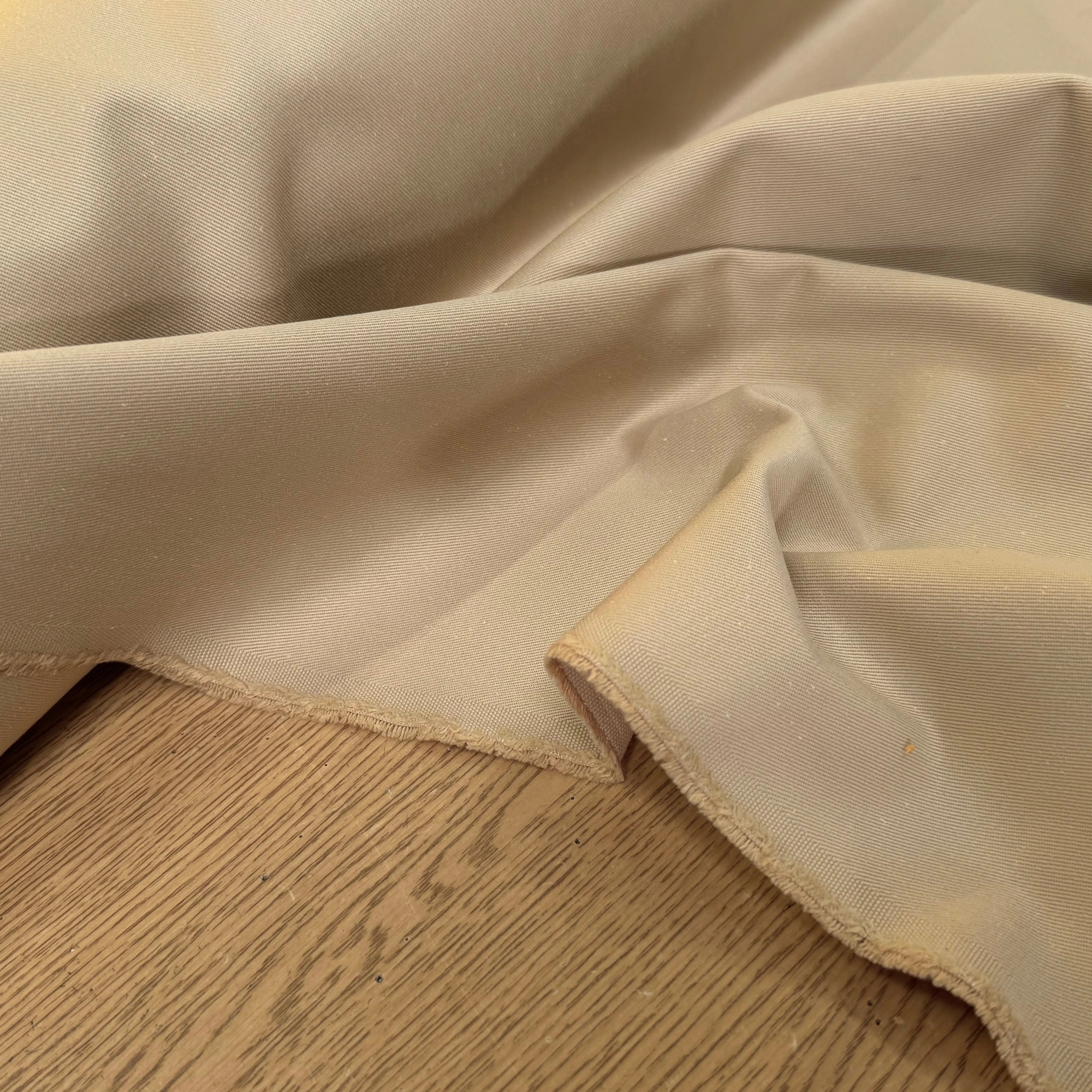 GABARDINE DE COTON LÉGÈREMENT SERGÉE TRÈS BELLE TENUE BEIGE FONCÉ - My Little Coupon
