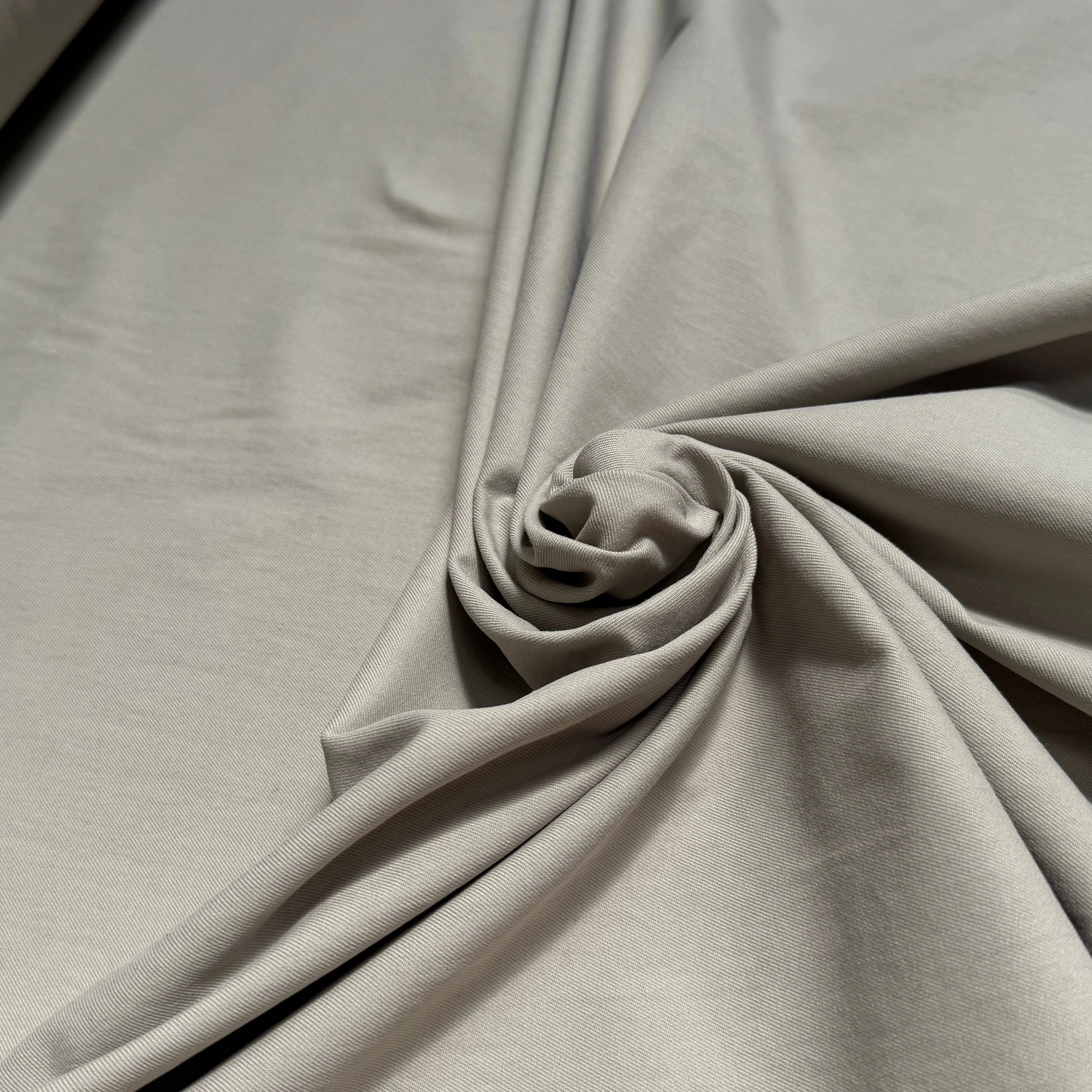 GABARDINE DE COTON LÉGÈREMENT STRIÉE BEIGE ULTRA BELLE - My Little Coupon
