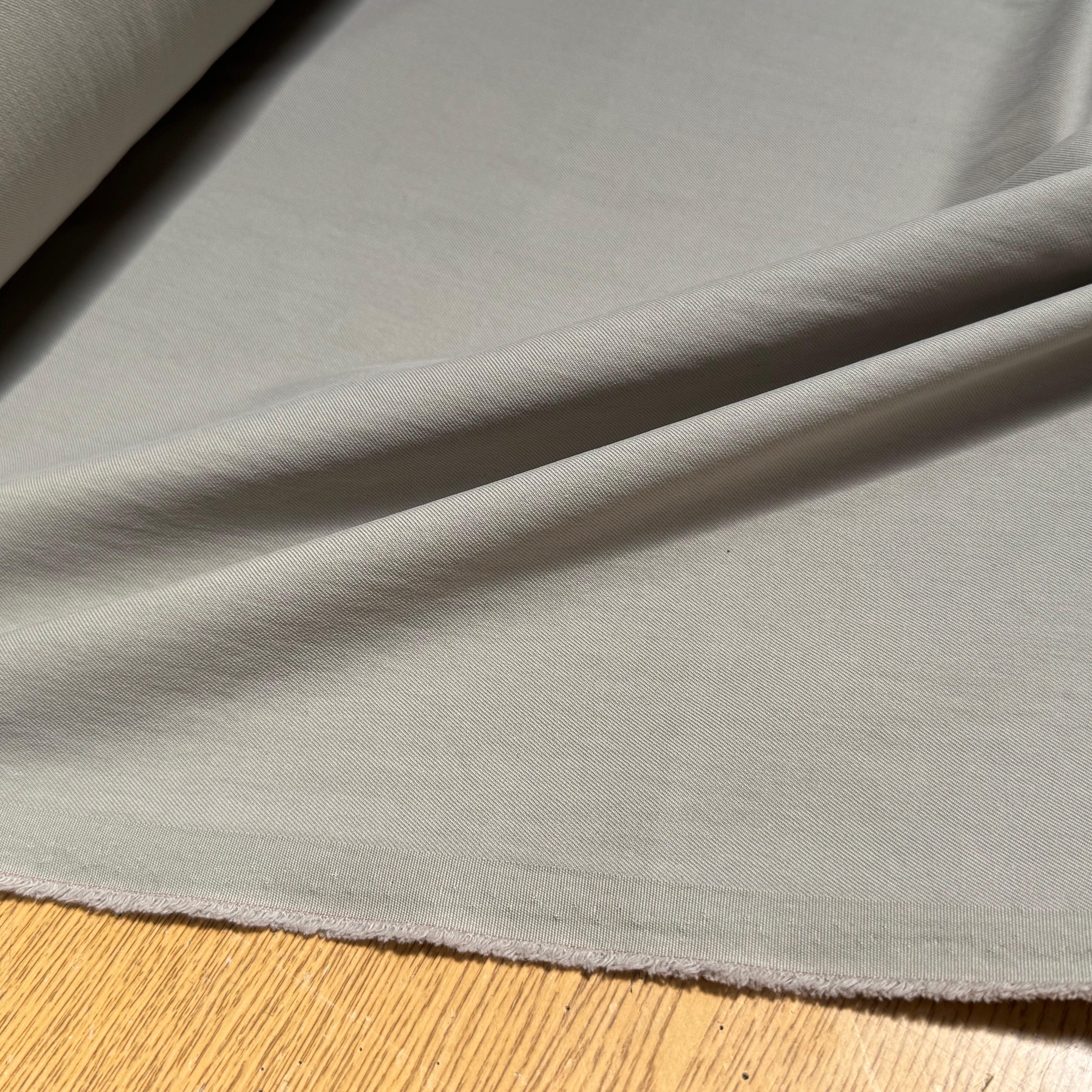 GABARDINE DE COTON LÉGÈREMENT STRIÉE BEIGE ULTRA BELLE - My Little Coupon