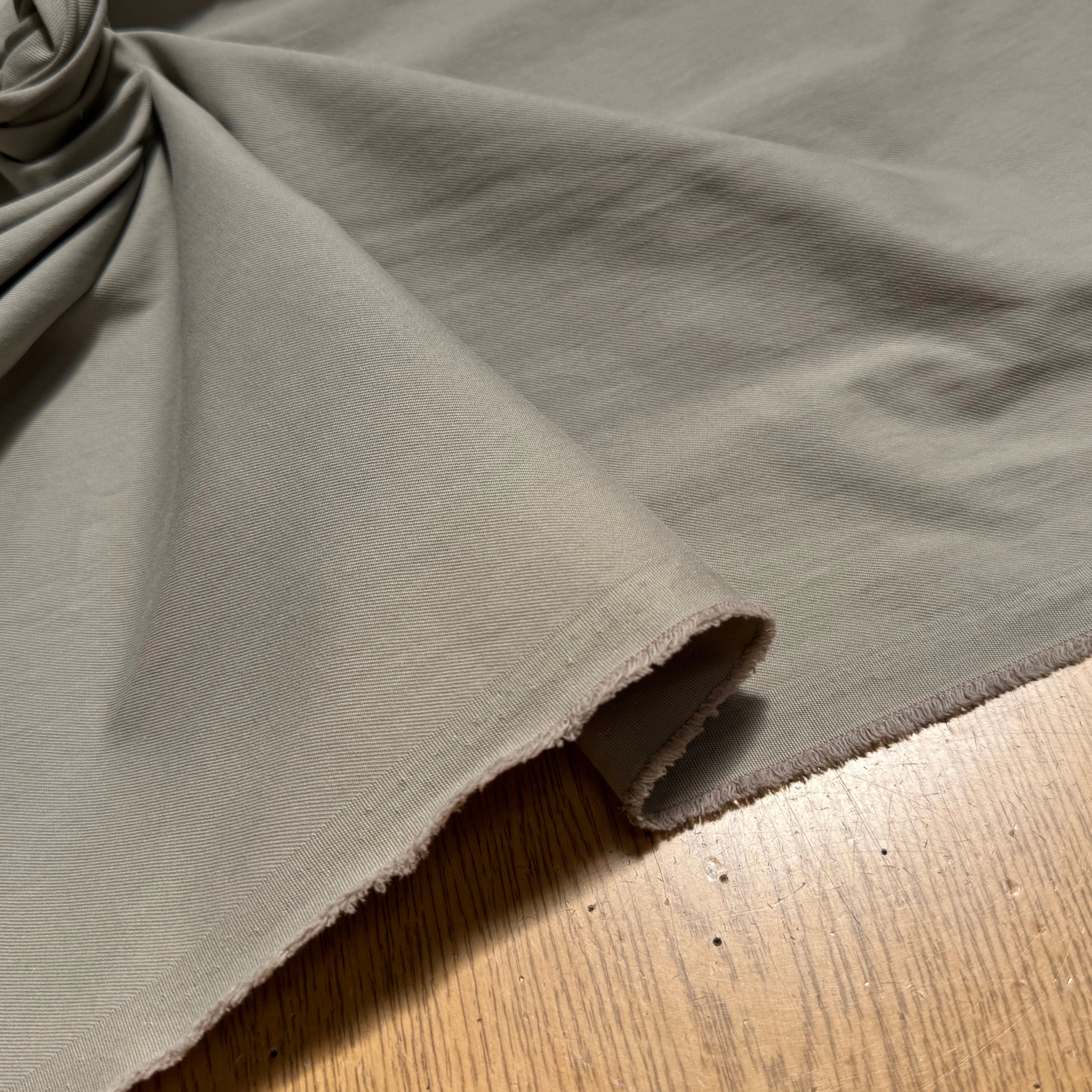 GABARDINE DE COTON LÉGÈREMENT STRIÉE BEIGE ULTRA BELLE - My Little Coupon