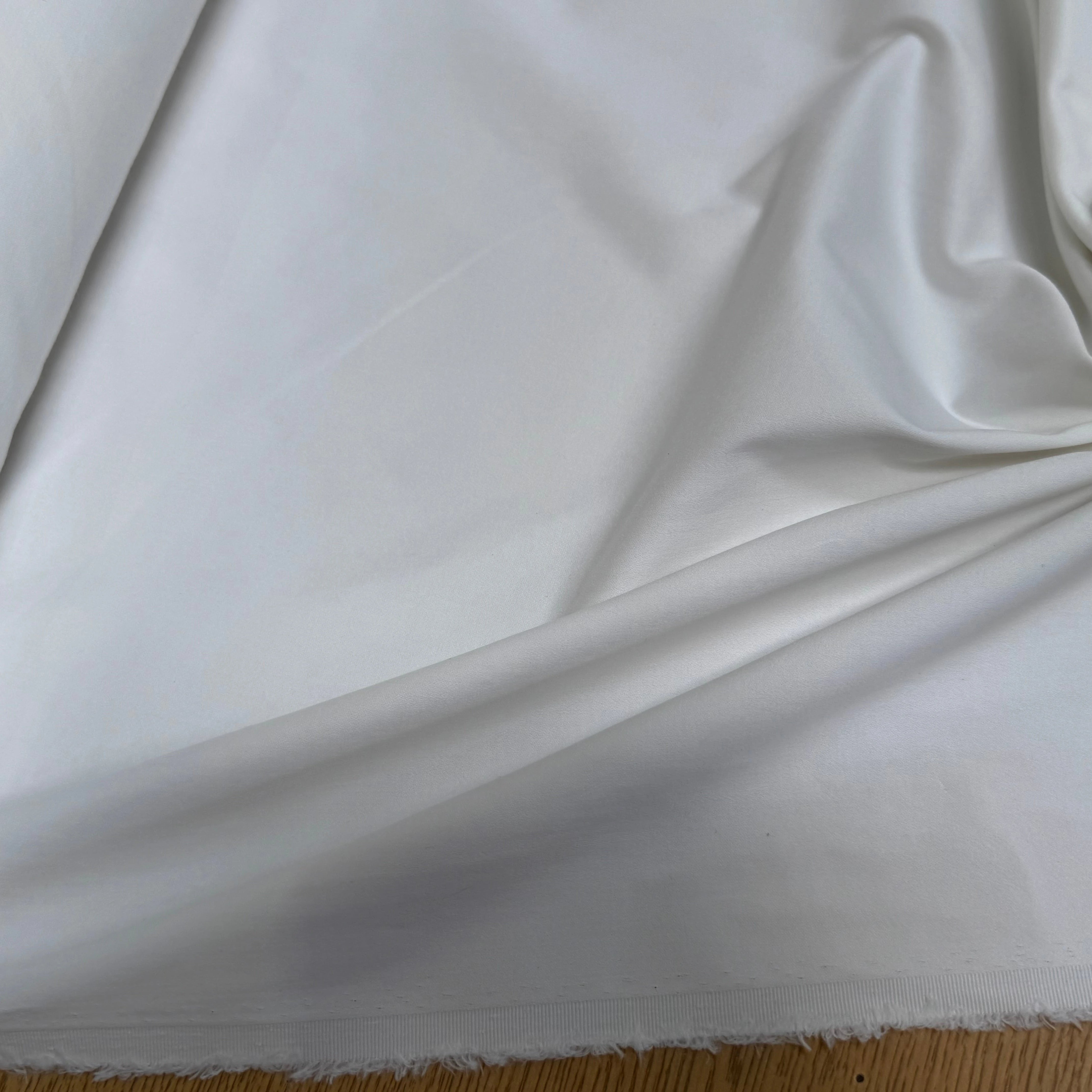 GABARDINE DE COTON LOURDE SATINÉE STRETCH FINITION IMPÉCABLE BLANC - My Little Coupon