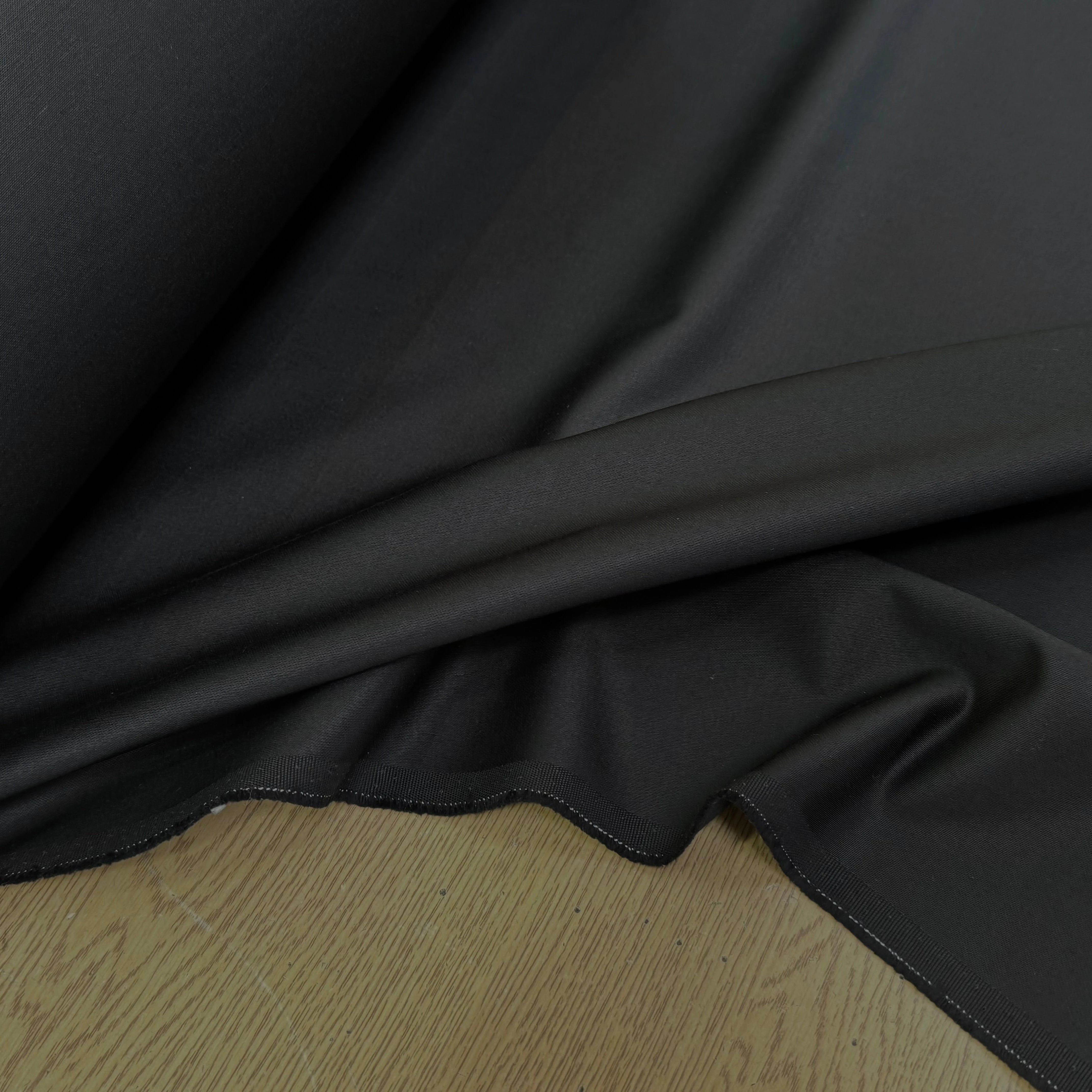 GABARDINE DE COTON LOURDE SATINÉE TENUE REMARQUABLE NOIR - My Little Coupon