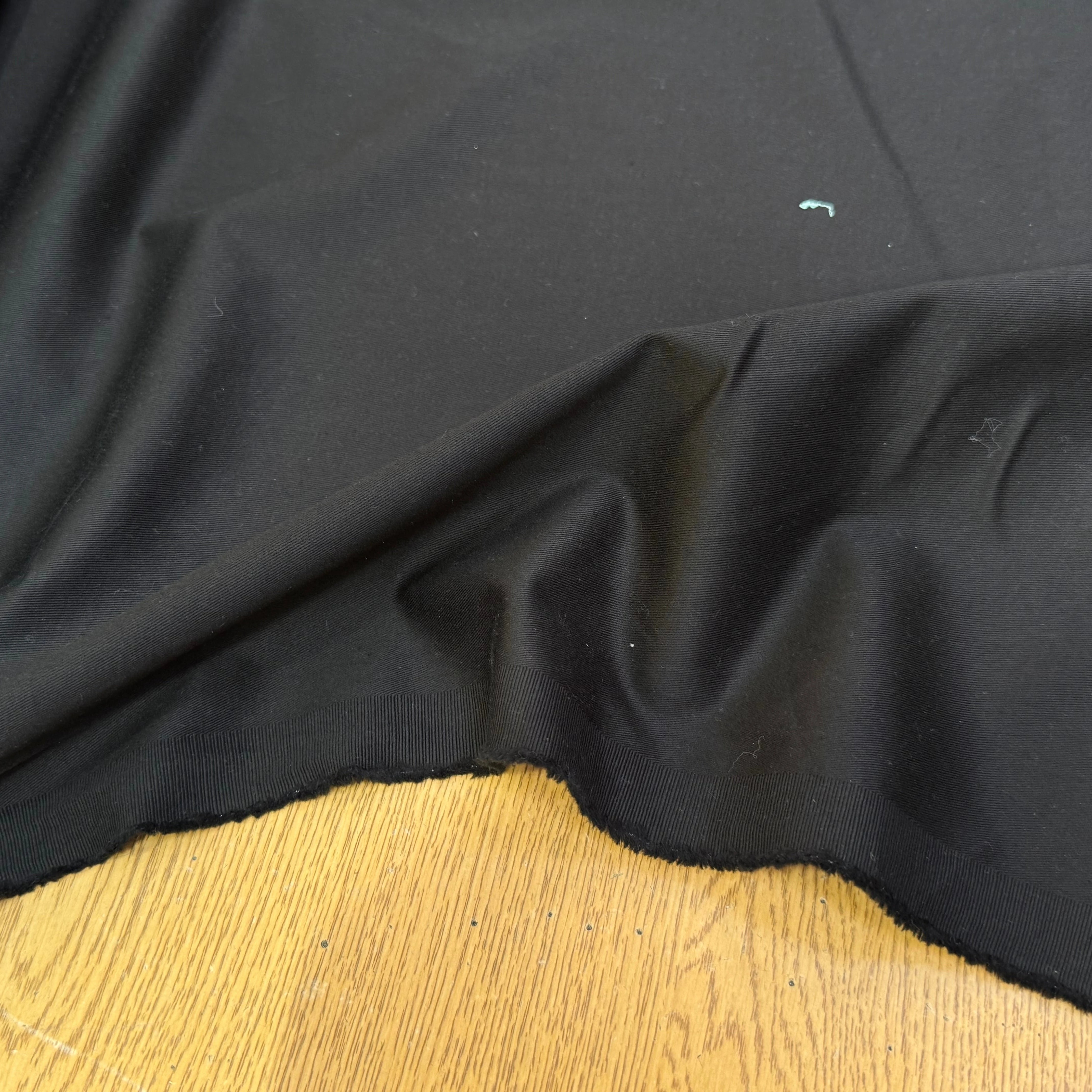 GABARDINE DE COTON NOIR FINEMENT SERGÉE NATURELLE STRETCH - My Little Coupon