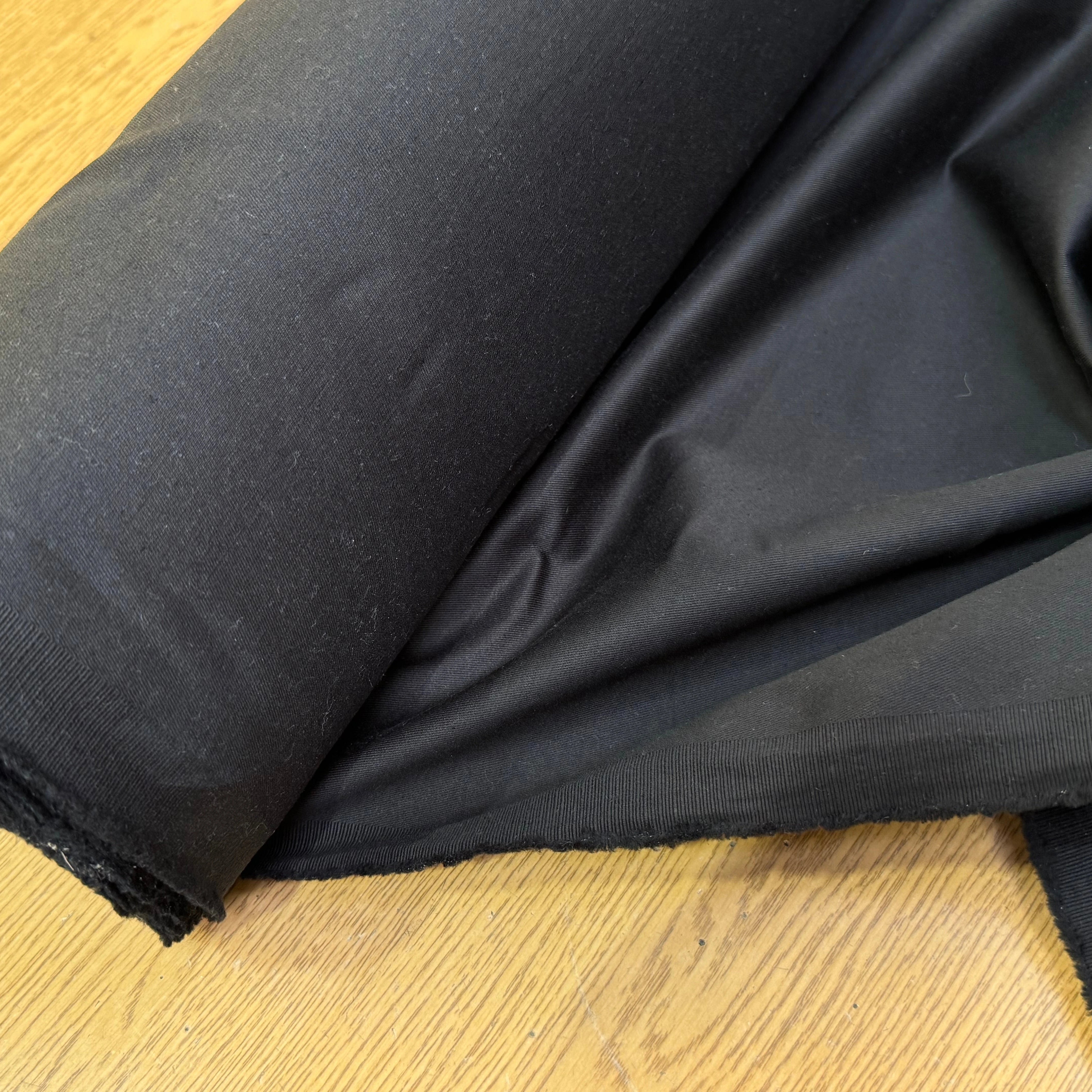 GABARDINE DE COTON NOIR FINEMENT SERGÉE NATURELLE STRETCH - My Little Coupon