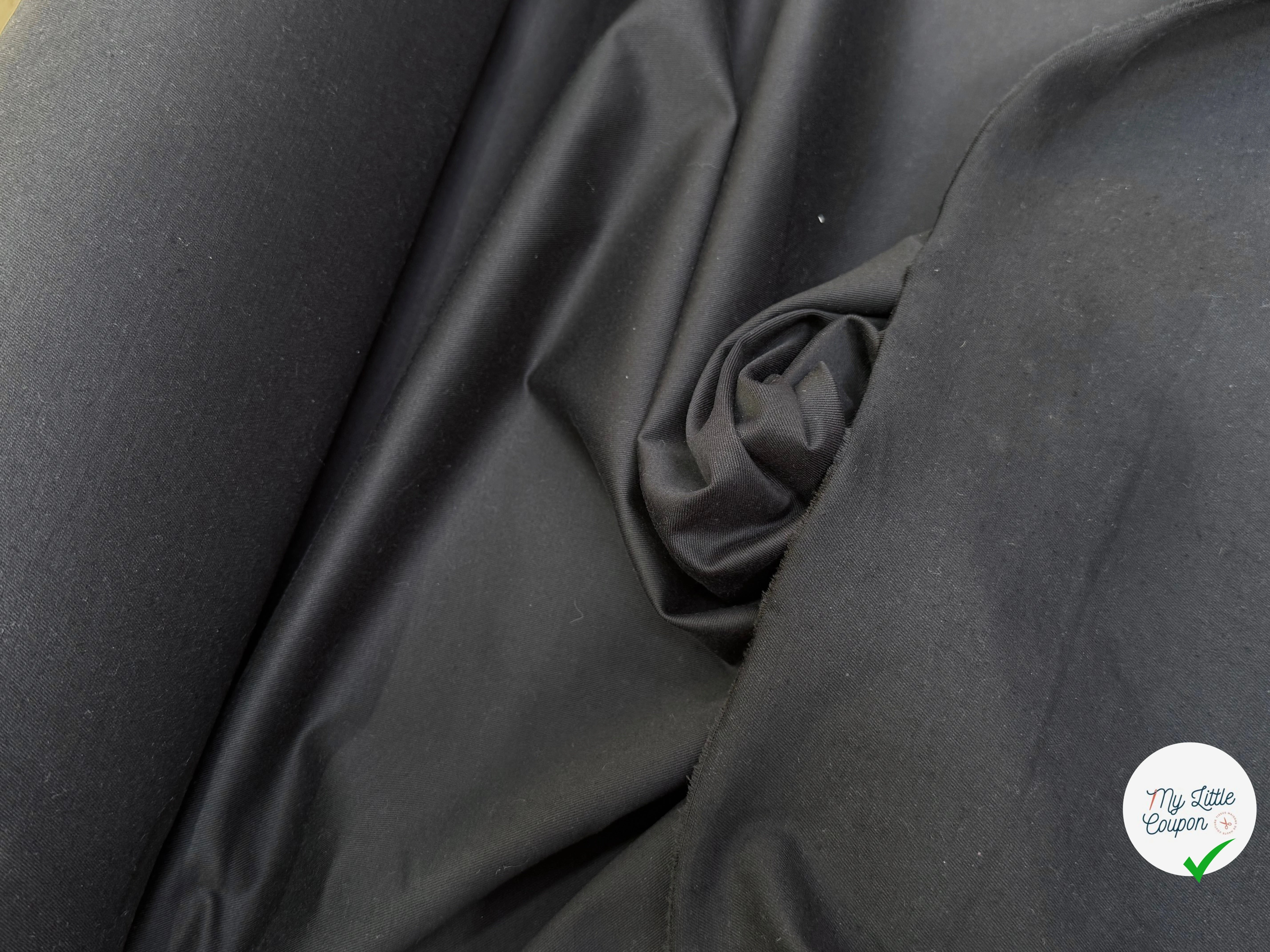 GABARDINE DE COTON NOIR FINEMENT SERGÉE NATURELLE STRETCH - My Little Coupon