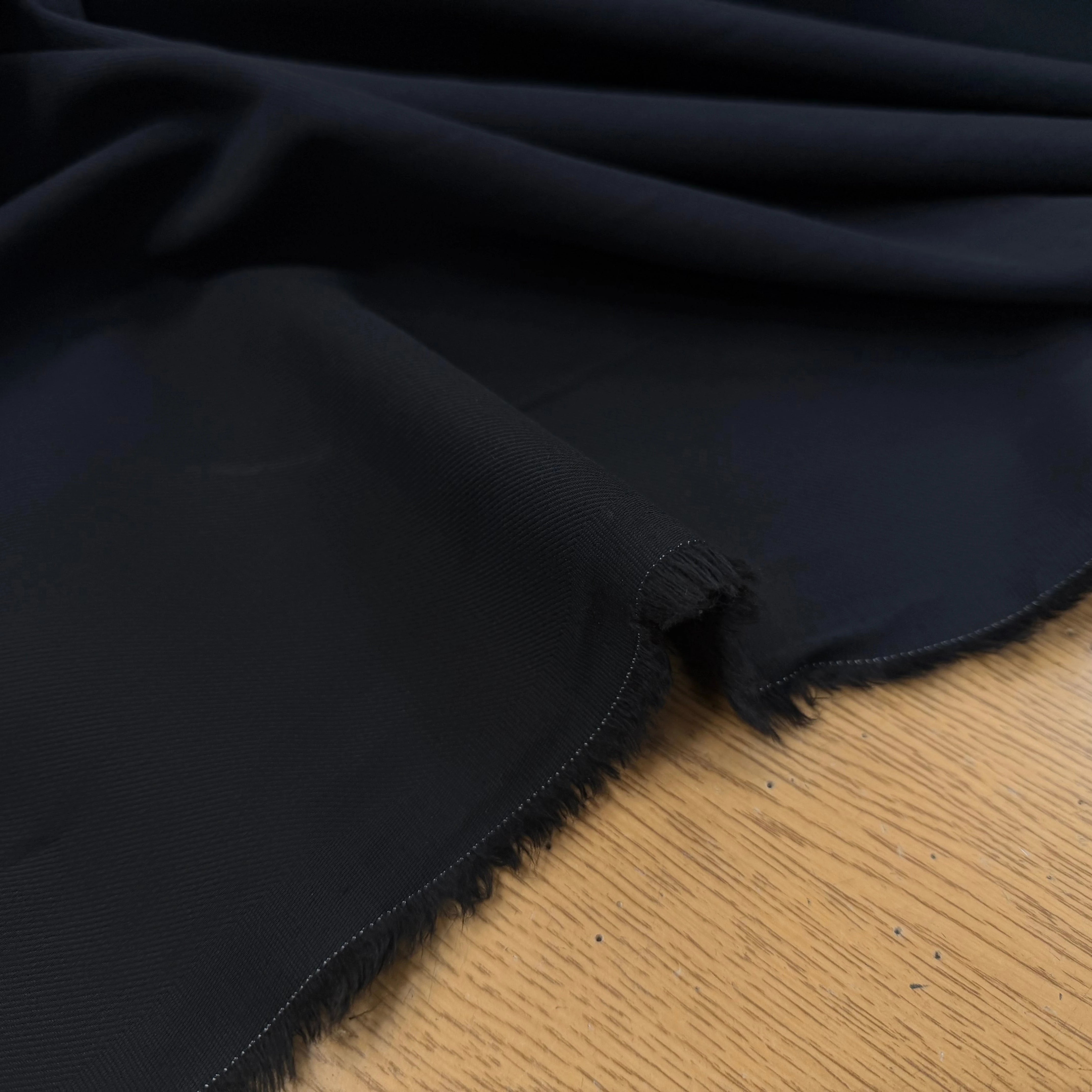 GABARDINE DE COTON NOIR ITALIE LAIZE 153CM - My Little Coupon