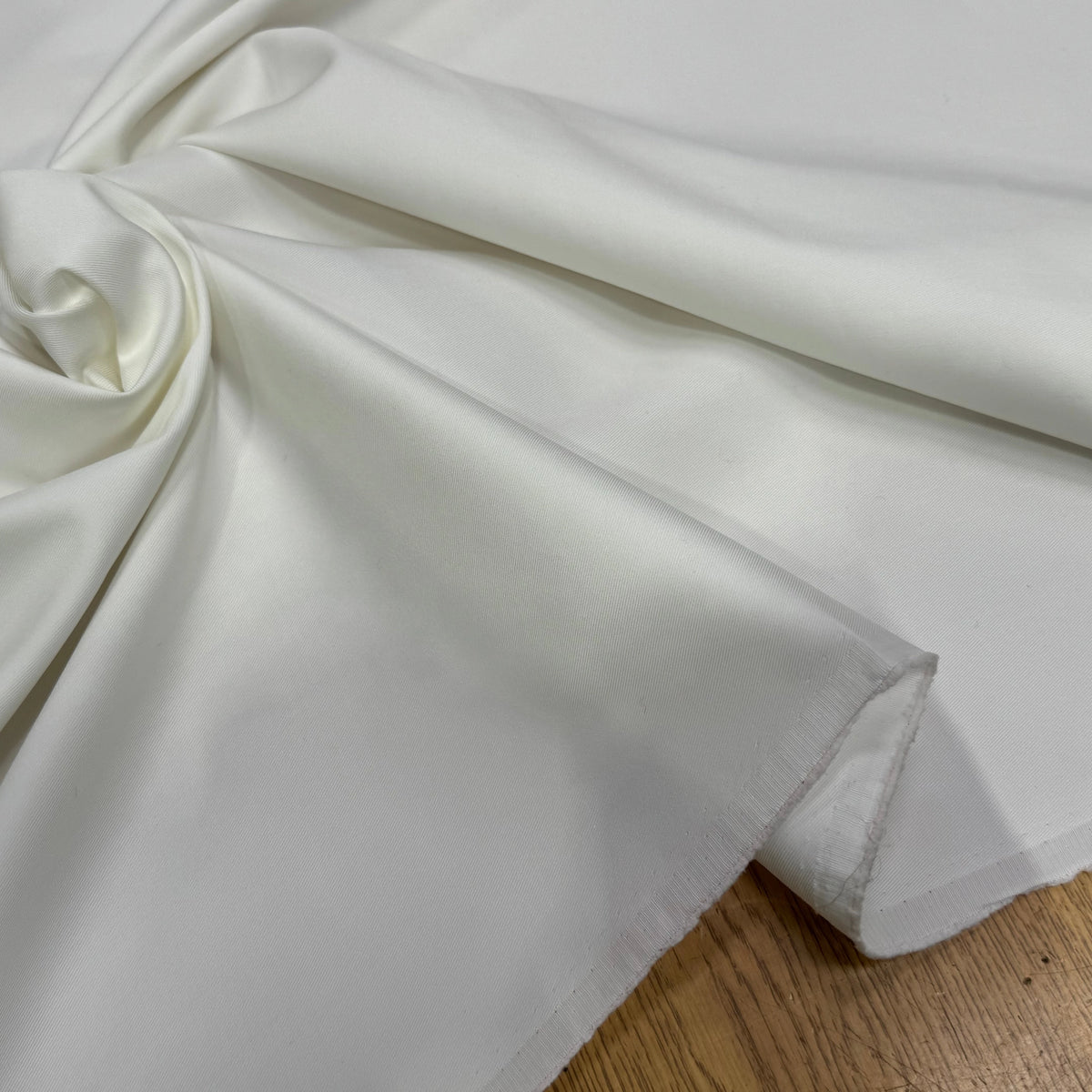 GABARDINE DE COTON SERGÉE TOUCHER TRÈS AGRÉABLE STRETCH BLANC 80% COTON - My Little Coupon