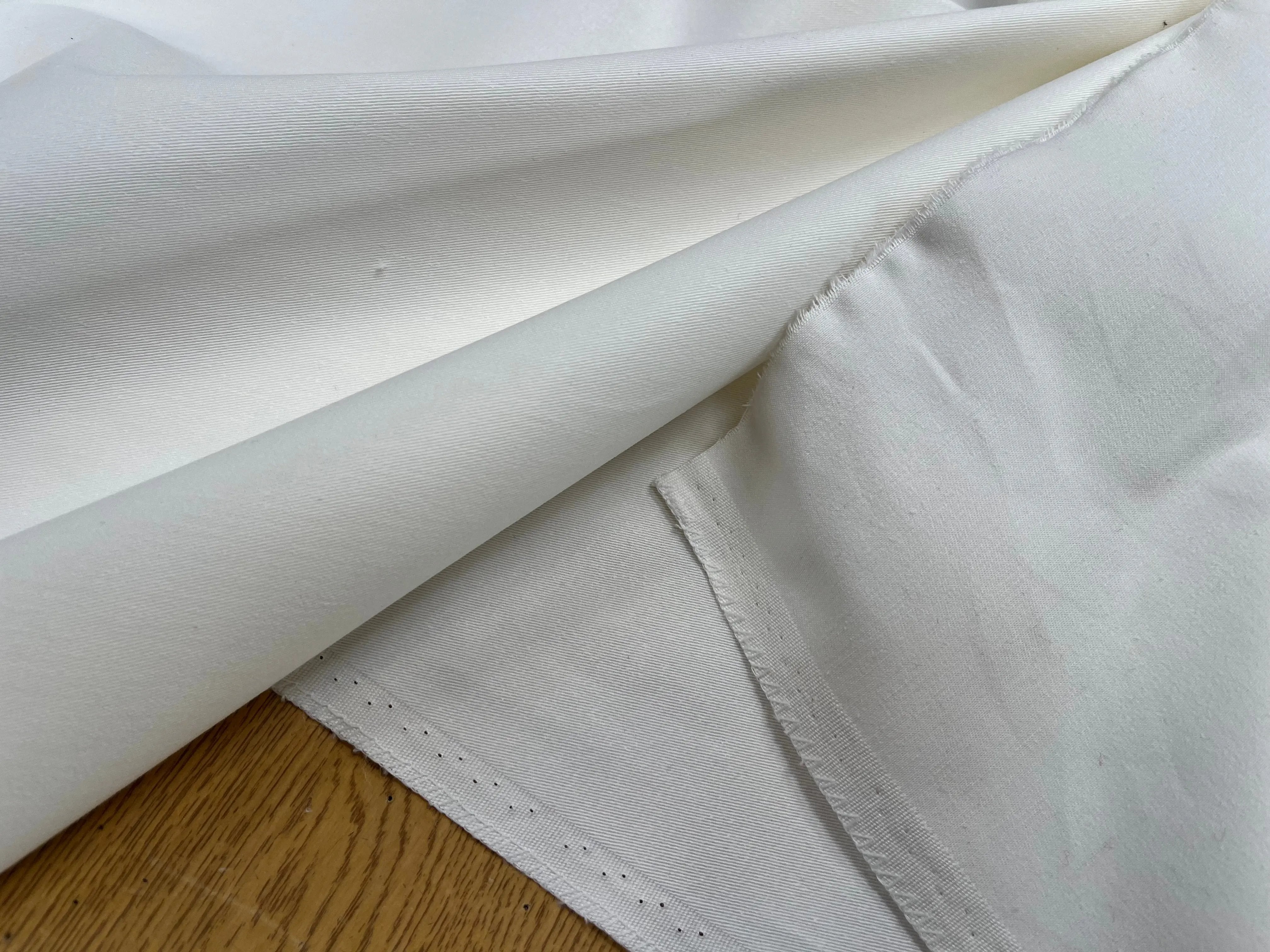 GABARDINE DE COTON STRECH BLANC CASSÉ - My Little Coupon