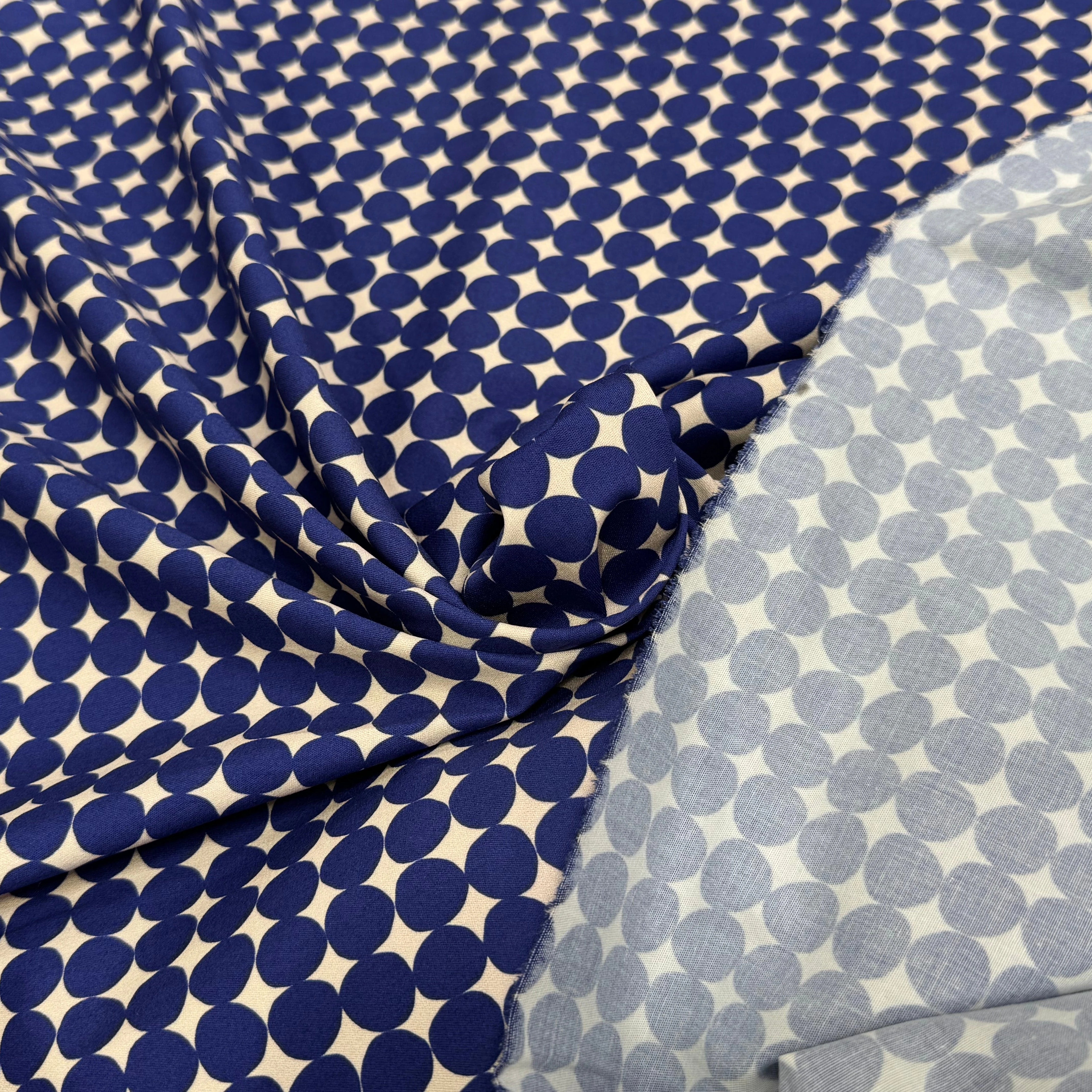 GABARDINE DE COTON STRETCH IMPRIMÉE POIS ARTEMIDE ROND BLEU - My Little Coupon