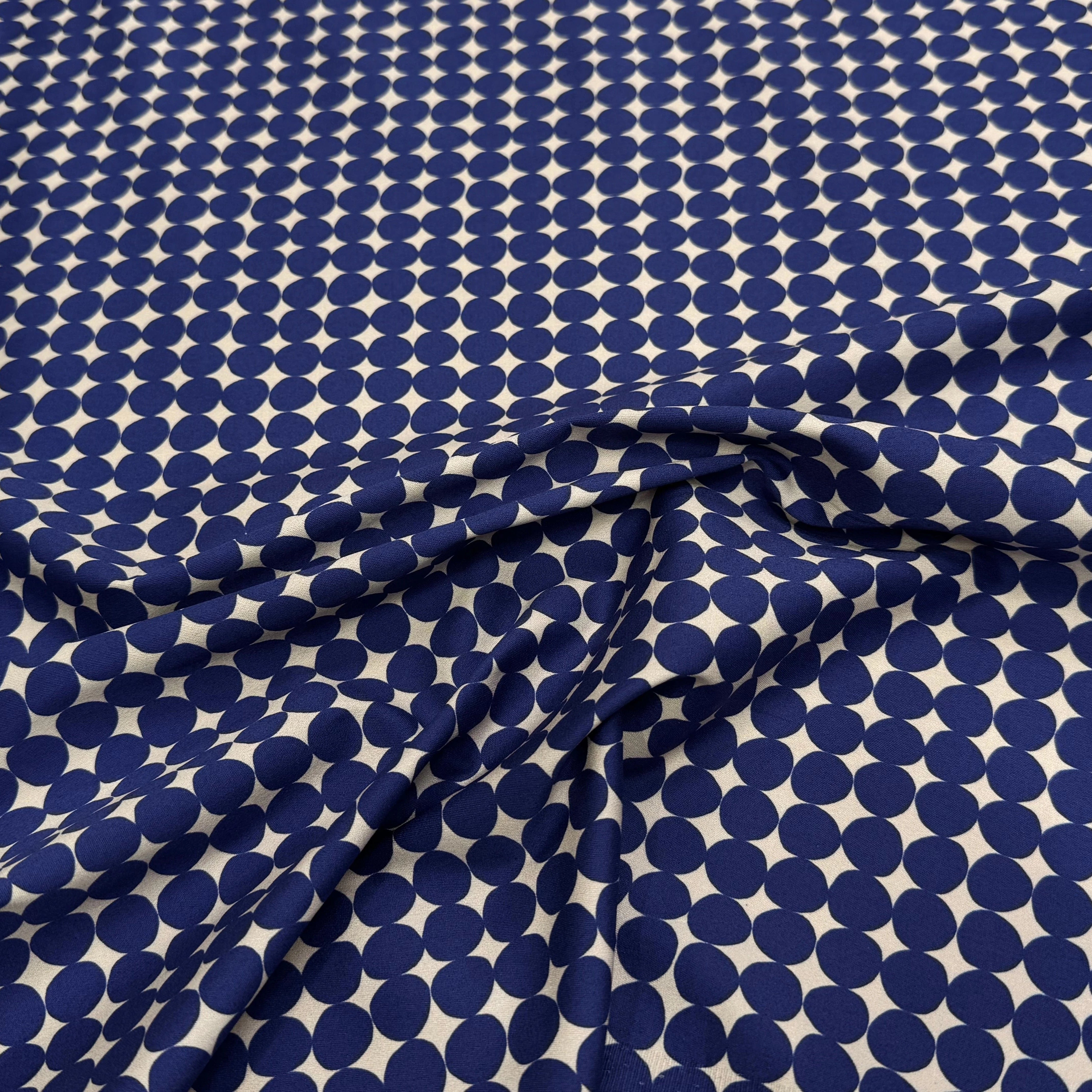 GABARDINE DE COTON STRETCH IMPRIMÉE POIS ARTEMIDE ROND BLEU - My Little Coupon