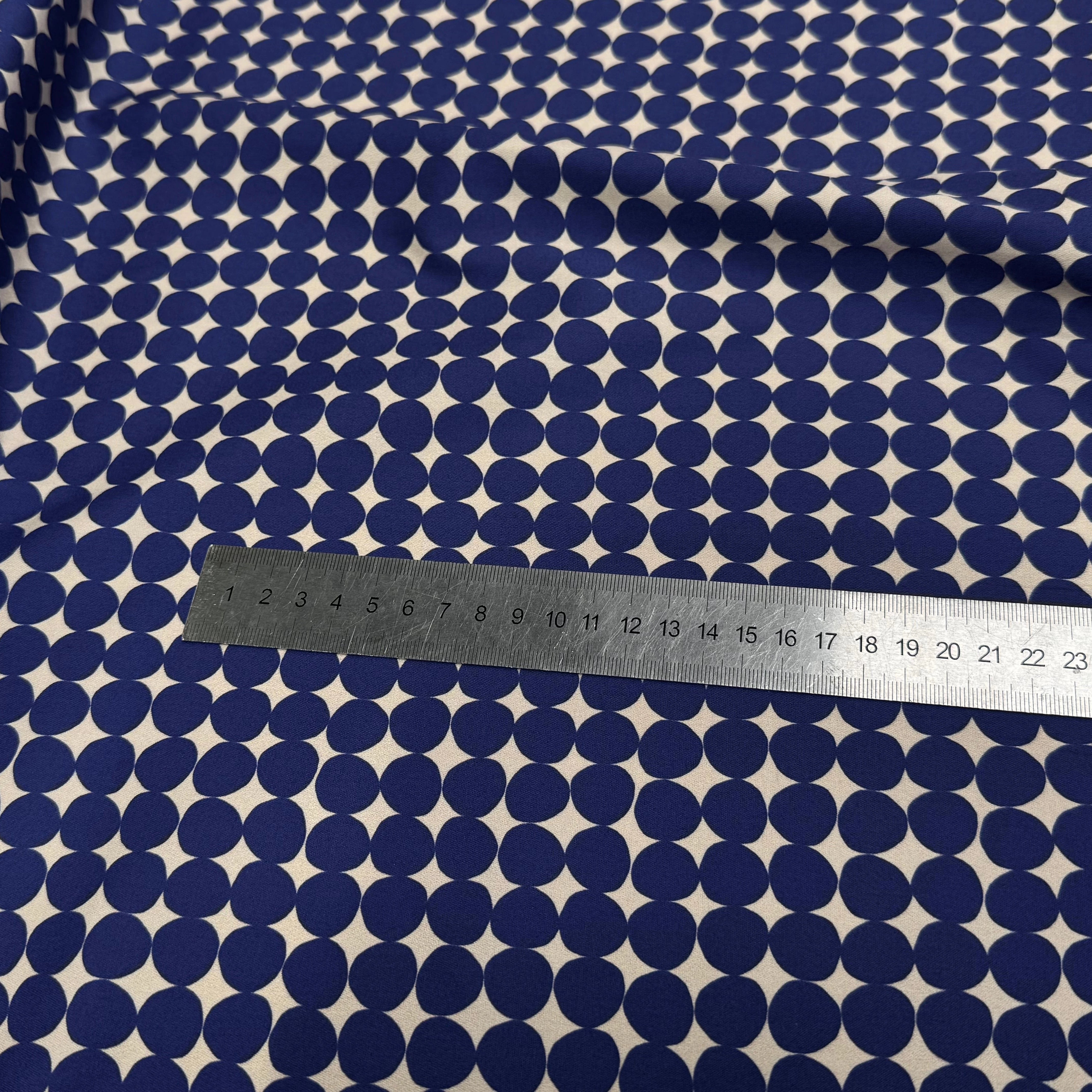 GABARDINE DE COTON STRETCH IMPRIMÉE POIS ARTEMIDE ROND BLEU - My Little Coupon