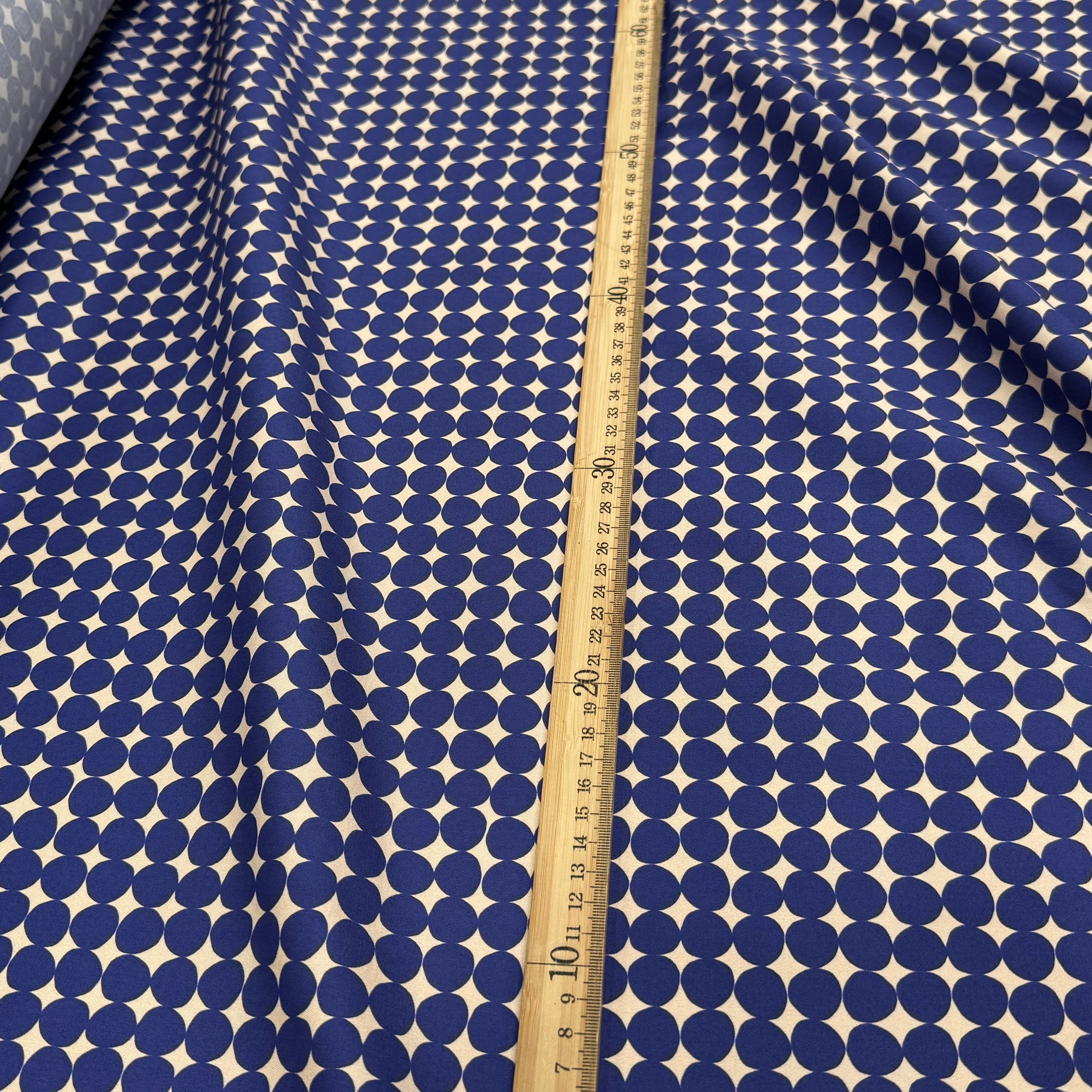 GABARDINE DE COTON STRETCH IMPRIMÉE POIS ARTEMIDE ROND BLEU - My Little Coupon