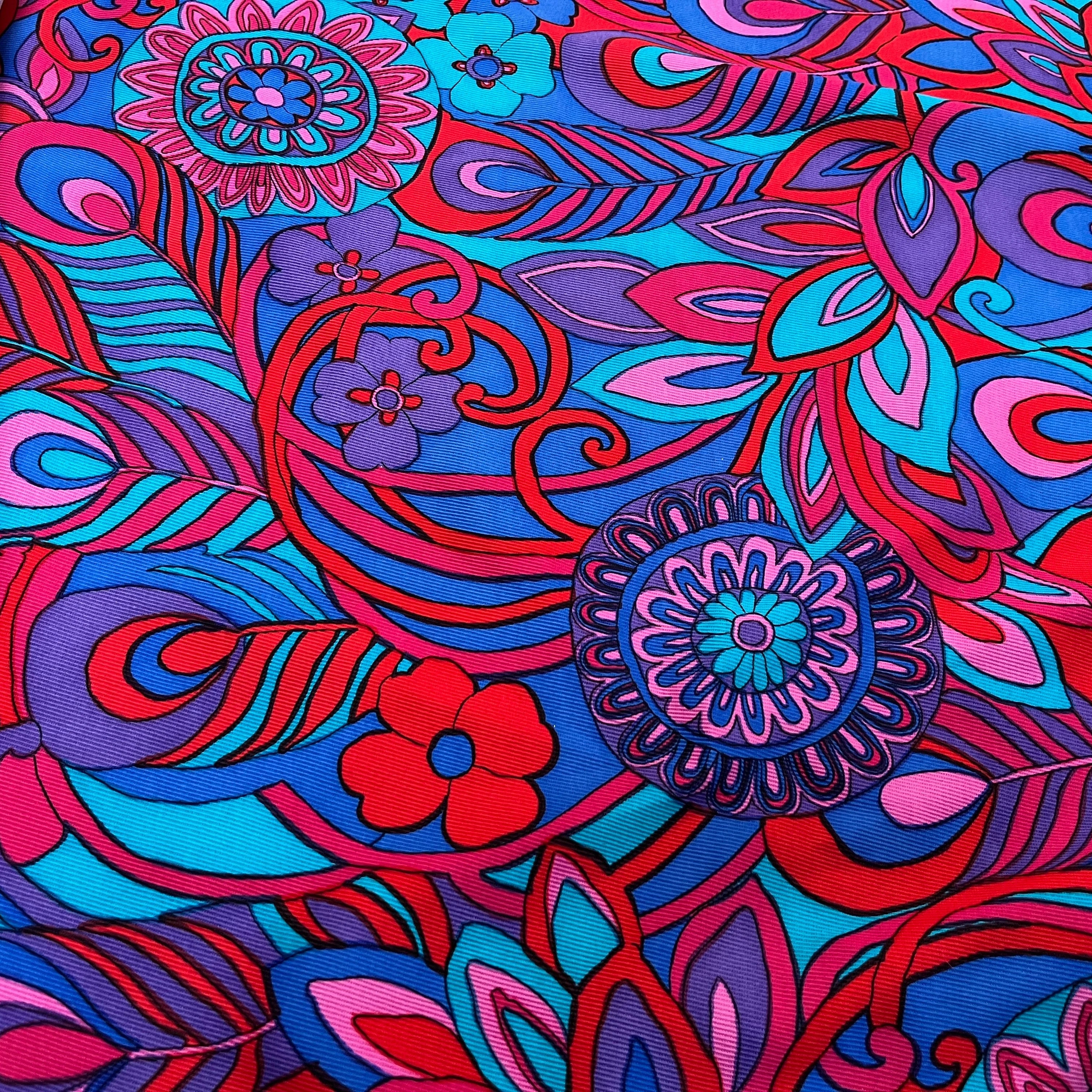 GABARDINE DE COTON STRIÉE MOTIF GROSSES FLEURS BLEU VIOLET&ROUGE 90CM - My Little Coupon