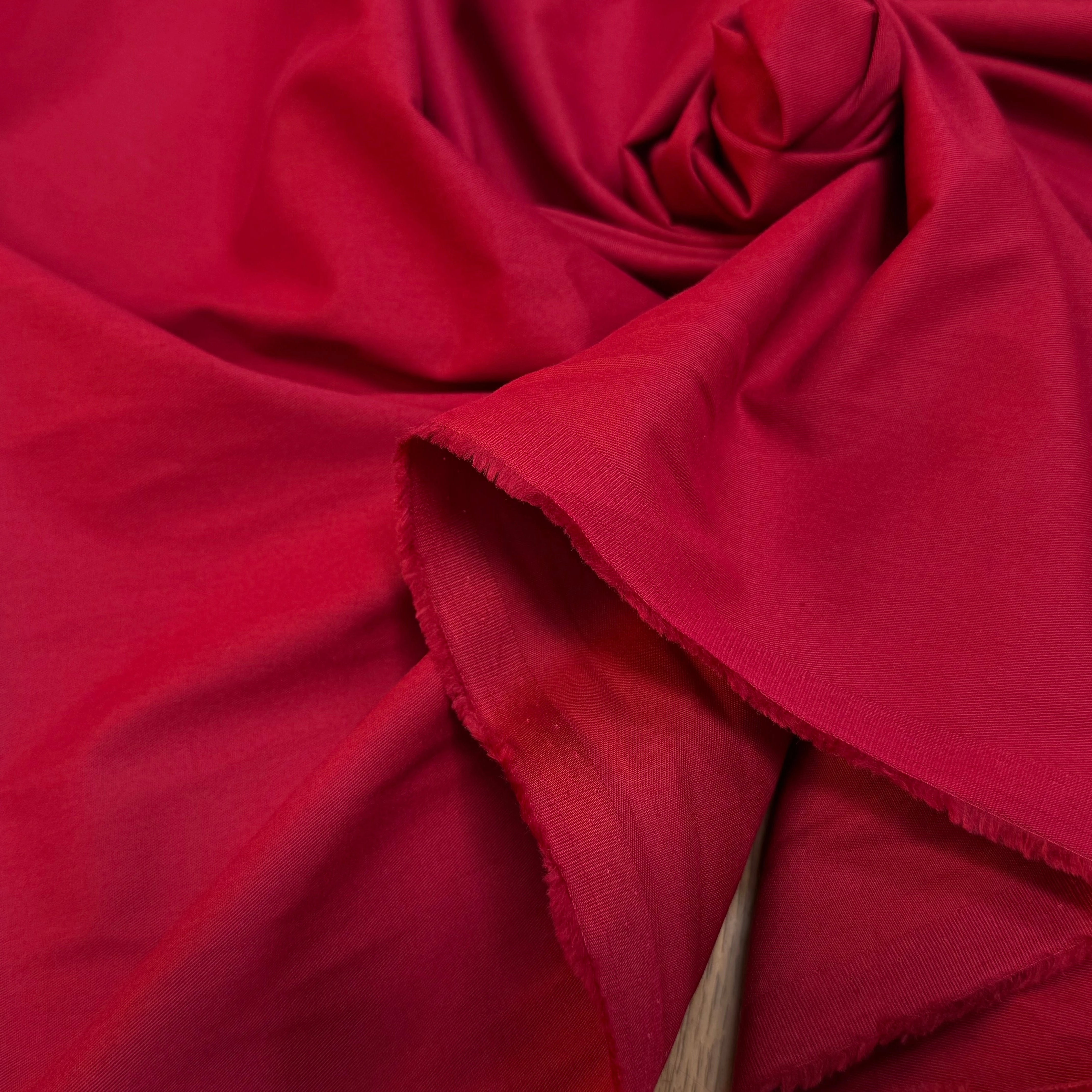 GABARDINE DE COTON SUBLIME LÉGÈREMENT GRATTÉE ROUGE - My Little Coupon