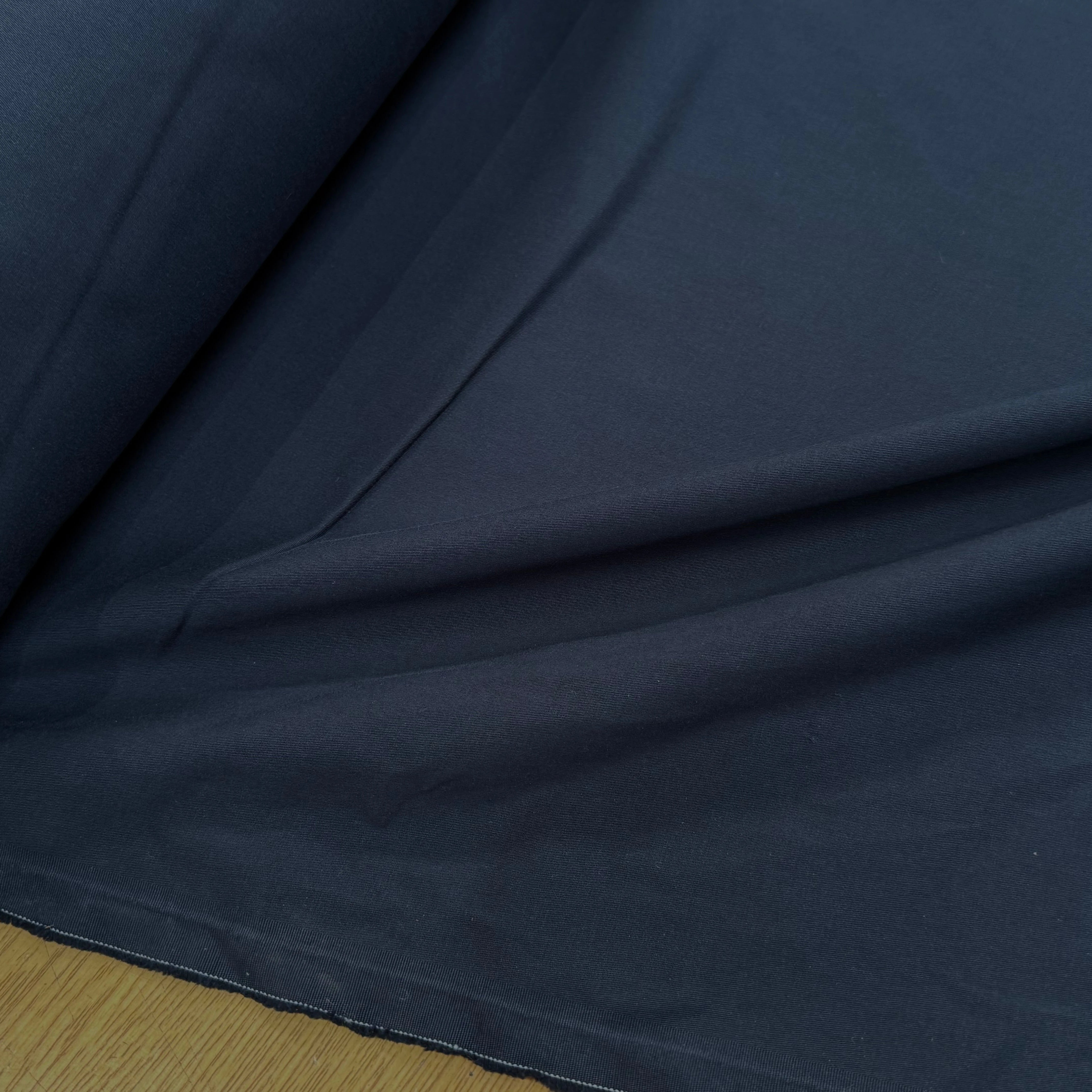 GABARDINE DE COTON ULTRA STRETCH FINEMENT RAFFINÉE BLEU MARINE - My Little Coupon