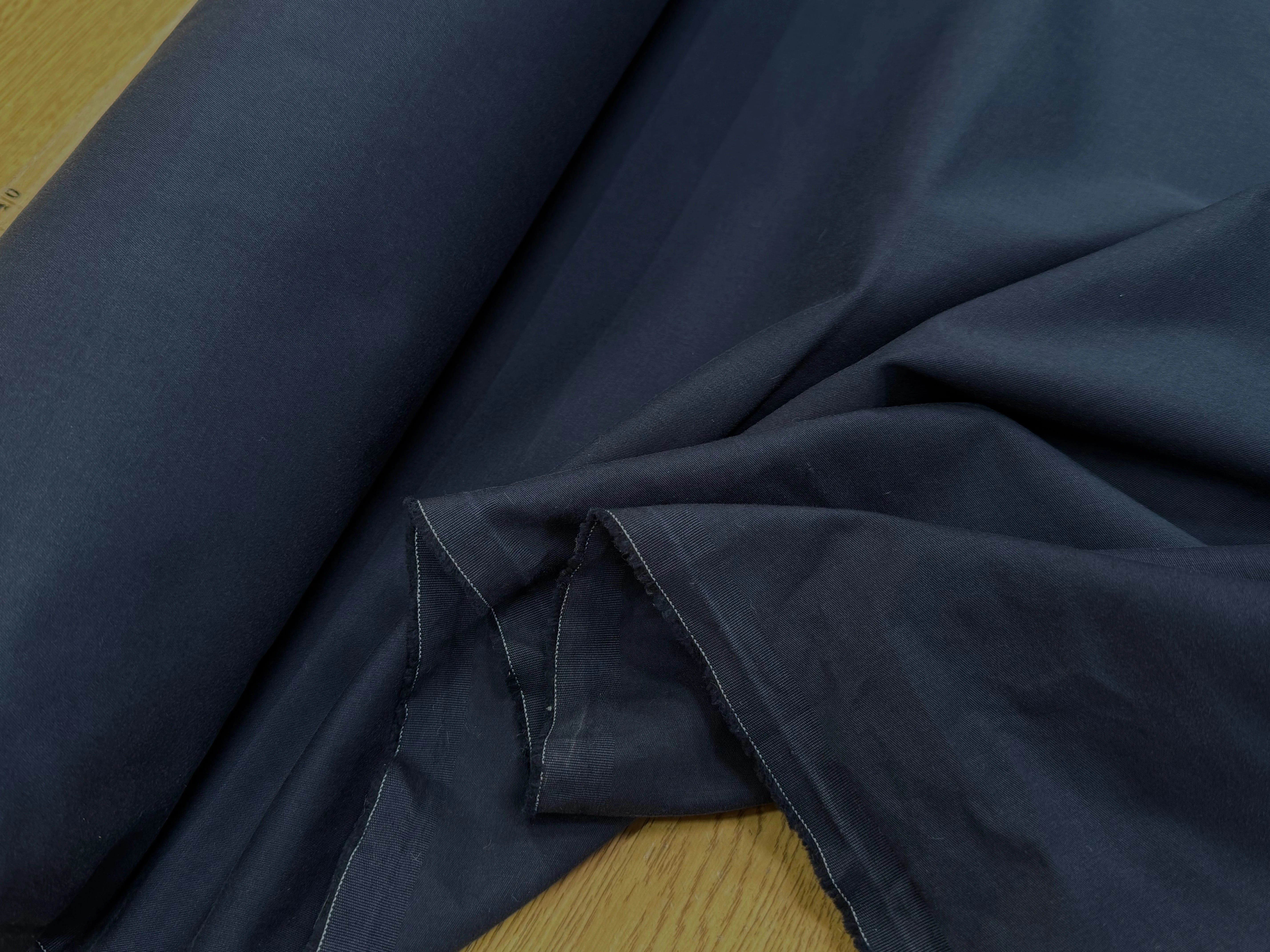 GABARDINE DE COTON ULTRA STRETCH FINEMENT RAFFINÉE BLEU MARINE - My Little Coupon