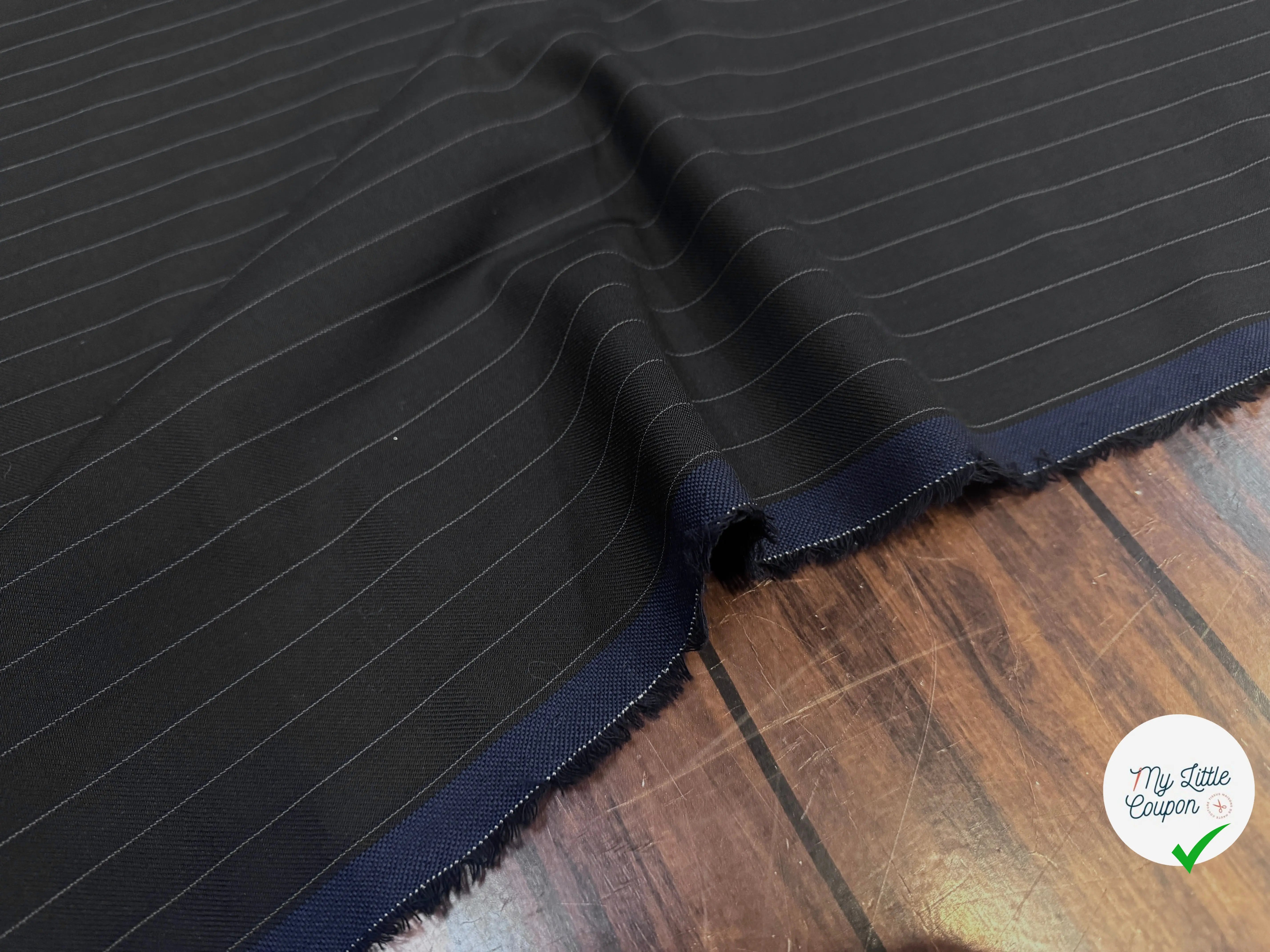 GABARDINE DE LAINE BLEUE STRIÉE ET RAYÉE - My Little Coupon
