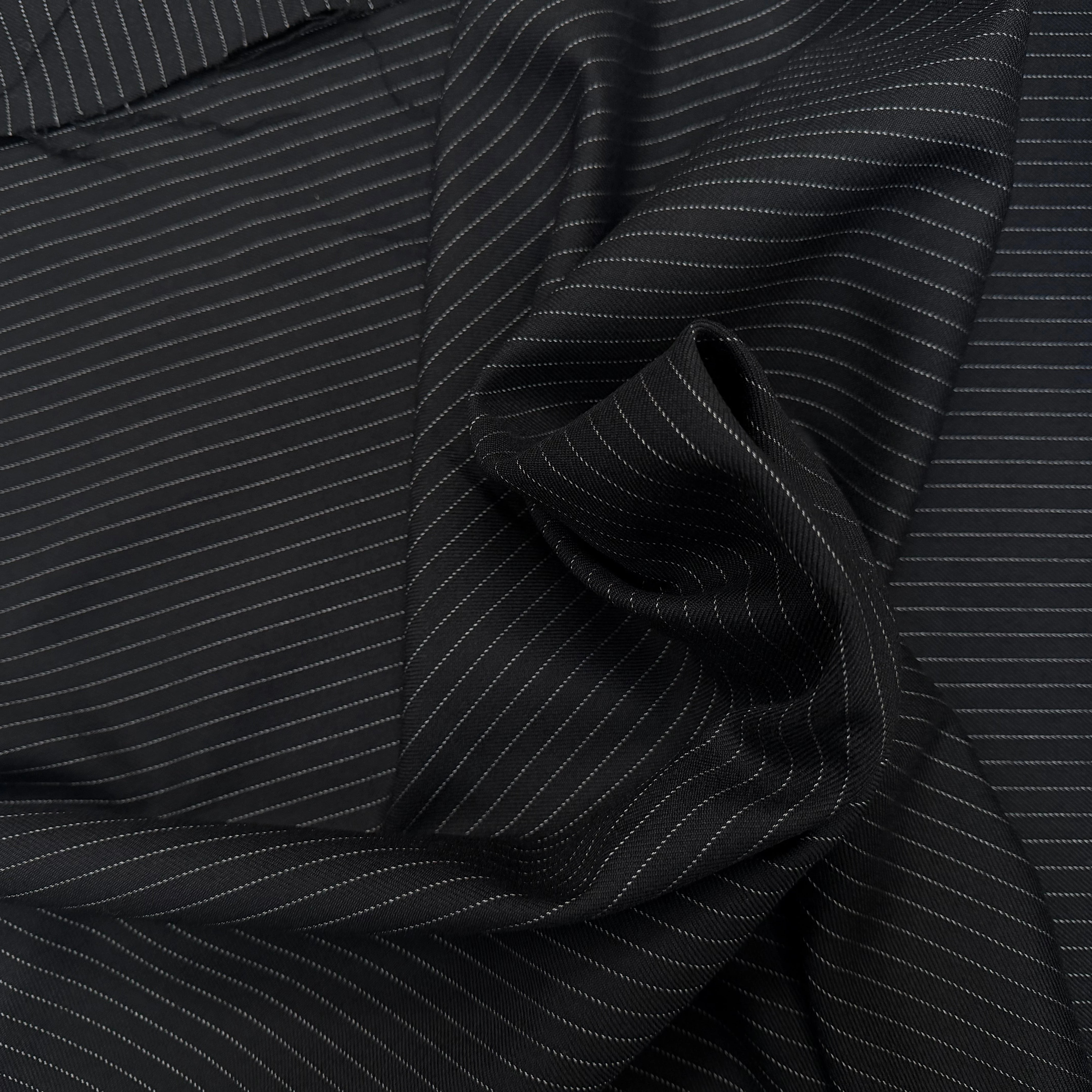 GABARDINE DE LAINE NOIR FINES RAYURES - My Little Coupon