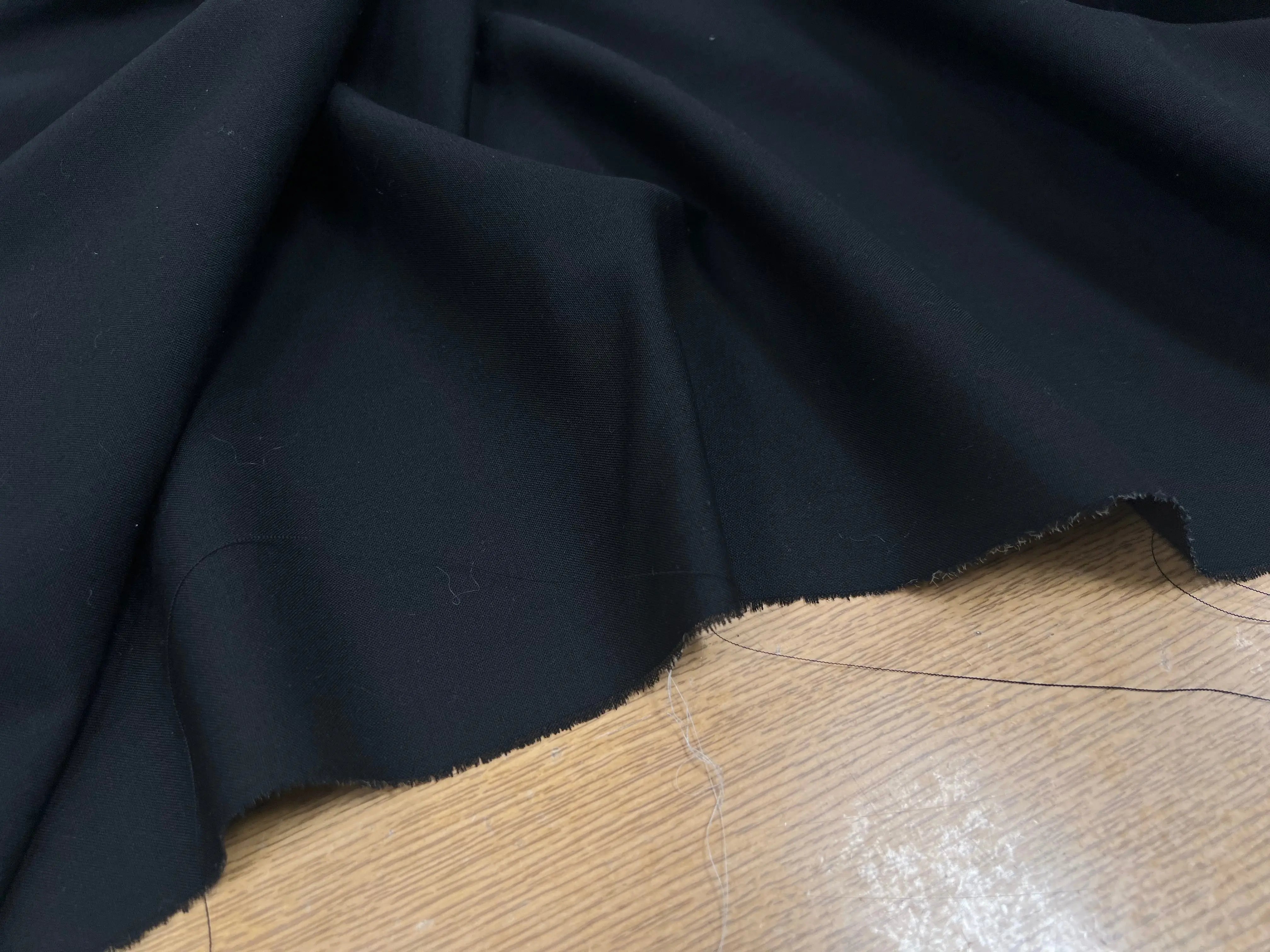 GABARDINE DE LAINE NOIR STRETCH EFFET CRAQUANTE - My Little Coupon