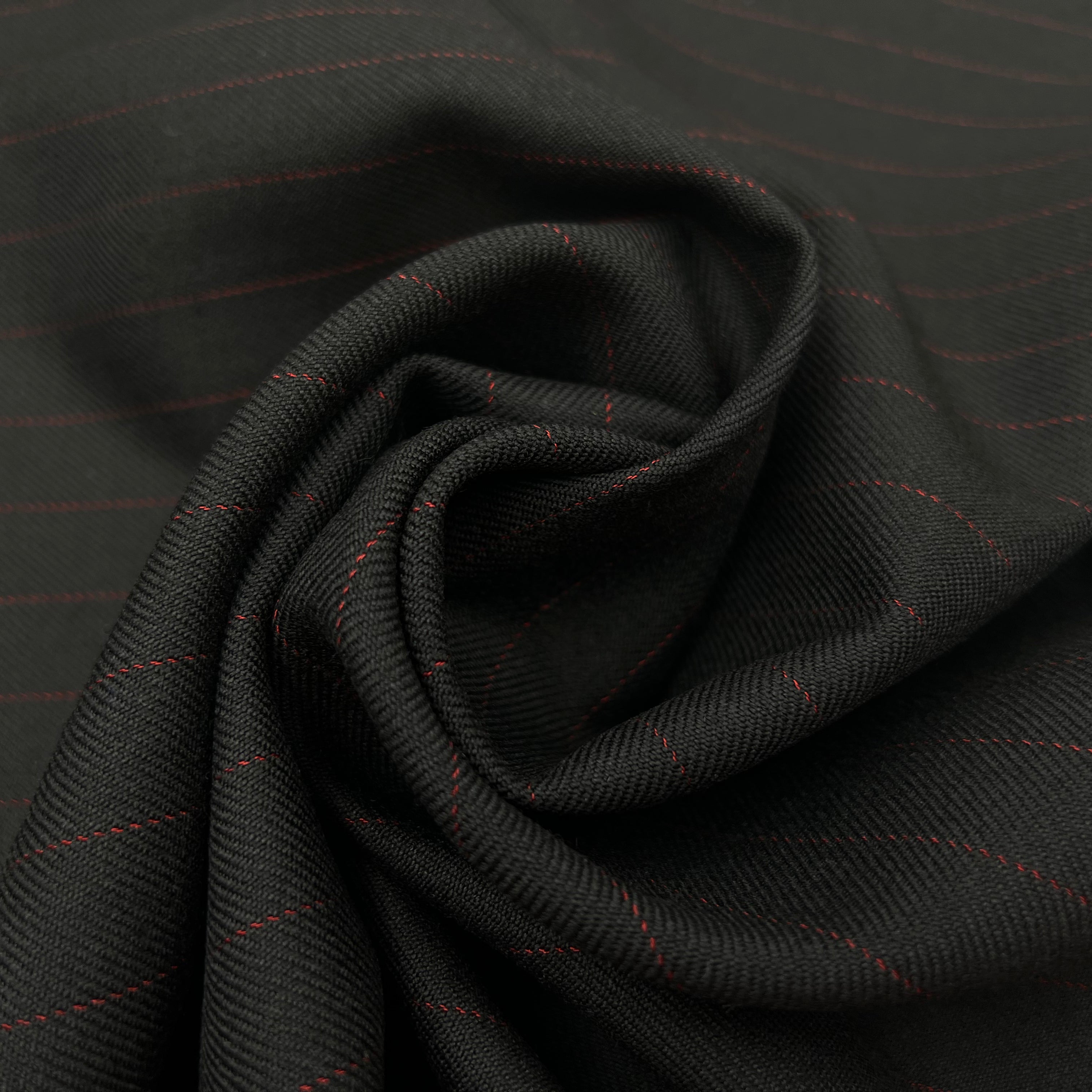 GABARDINE DE LAINE NOIRE FINE RAYURES ROUGE MSO