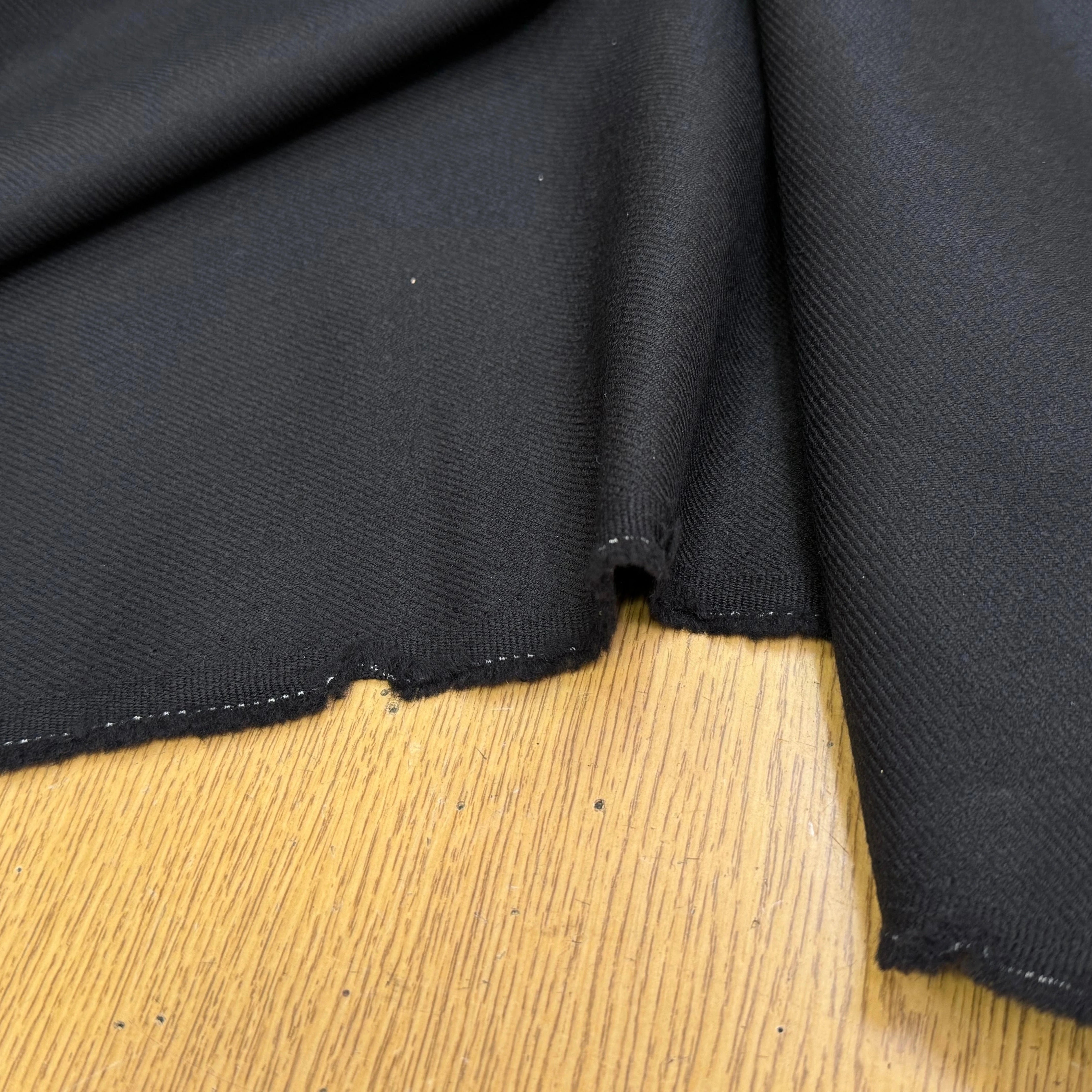 GABARDINE DE LAINE STRETCH ÉFFET LÉGÈREMENT SATINÉ NOIR - My Little Coupon