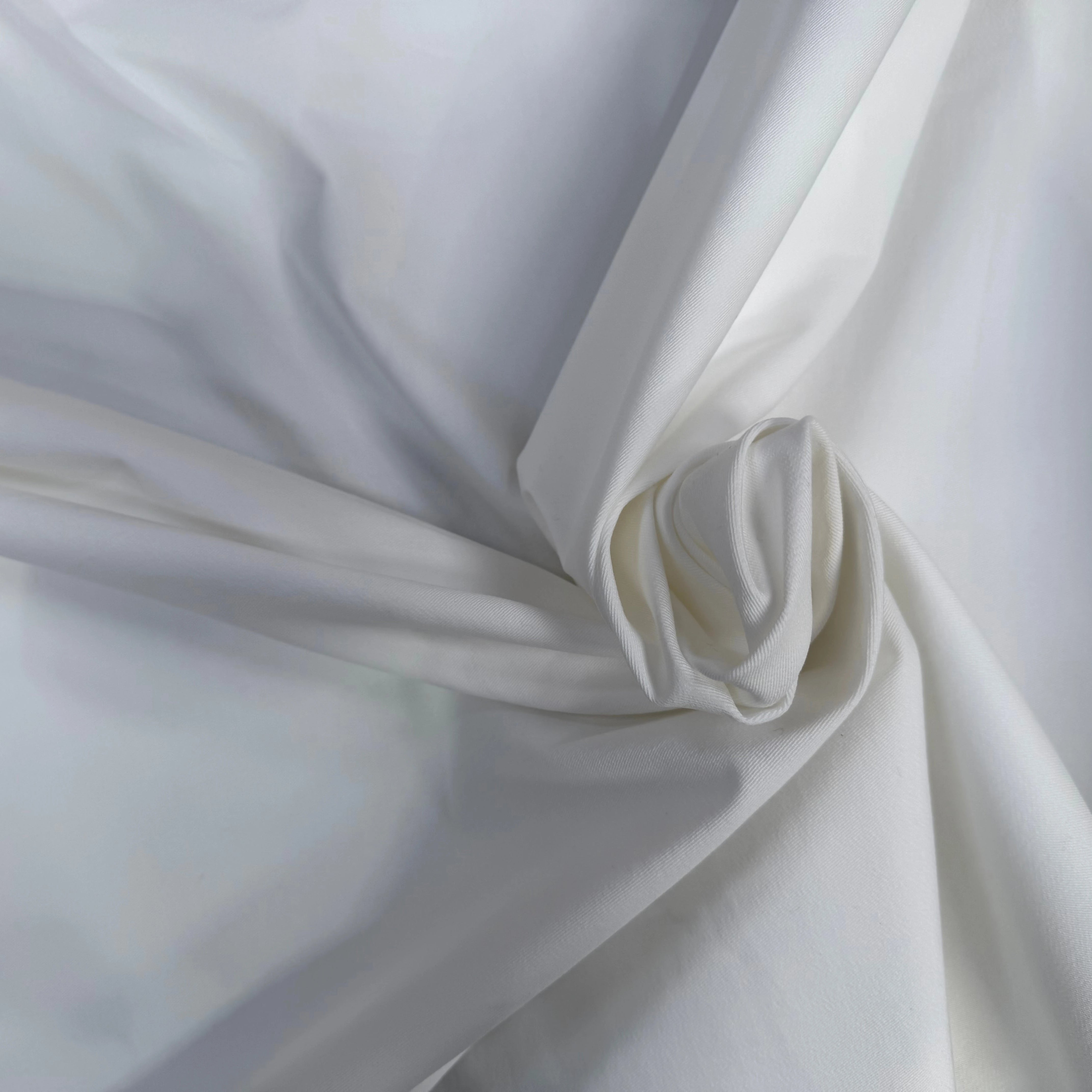 GABARDINE DENIM FINEMENT SERGÉE BLANCHE STRETCH BLANC OPTIQUE - My Little Coupon