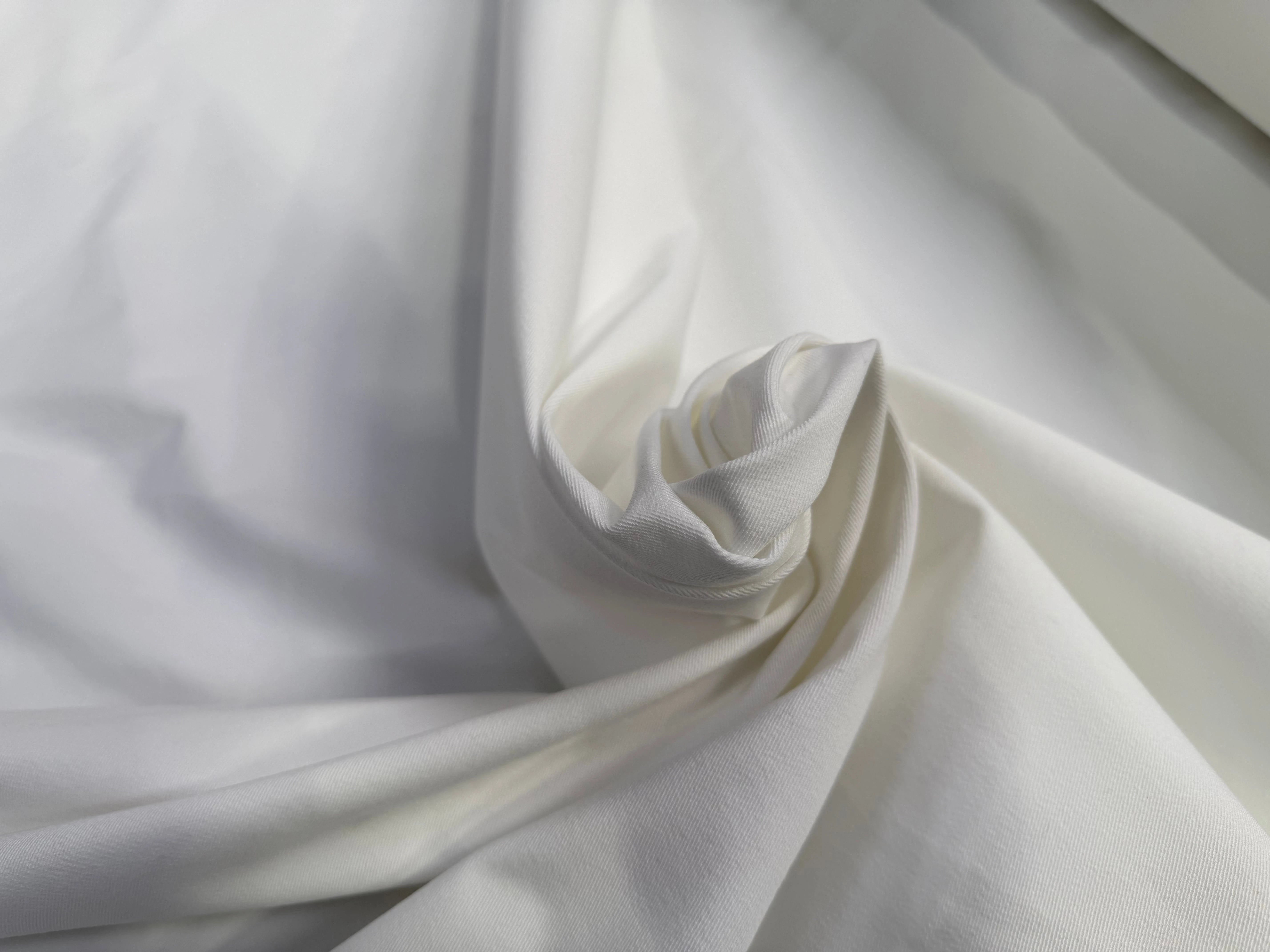 GABARDINE DENIM FINEMENT SERGÉE BLANCHE STRETCH BLANC OPTIQUE - My Little Coupon