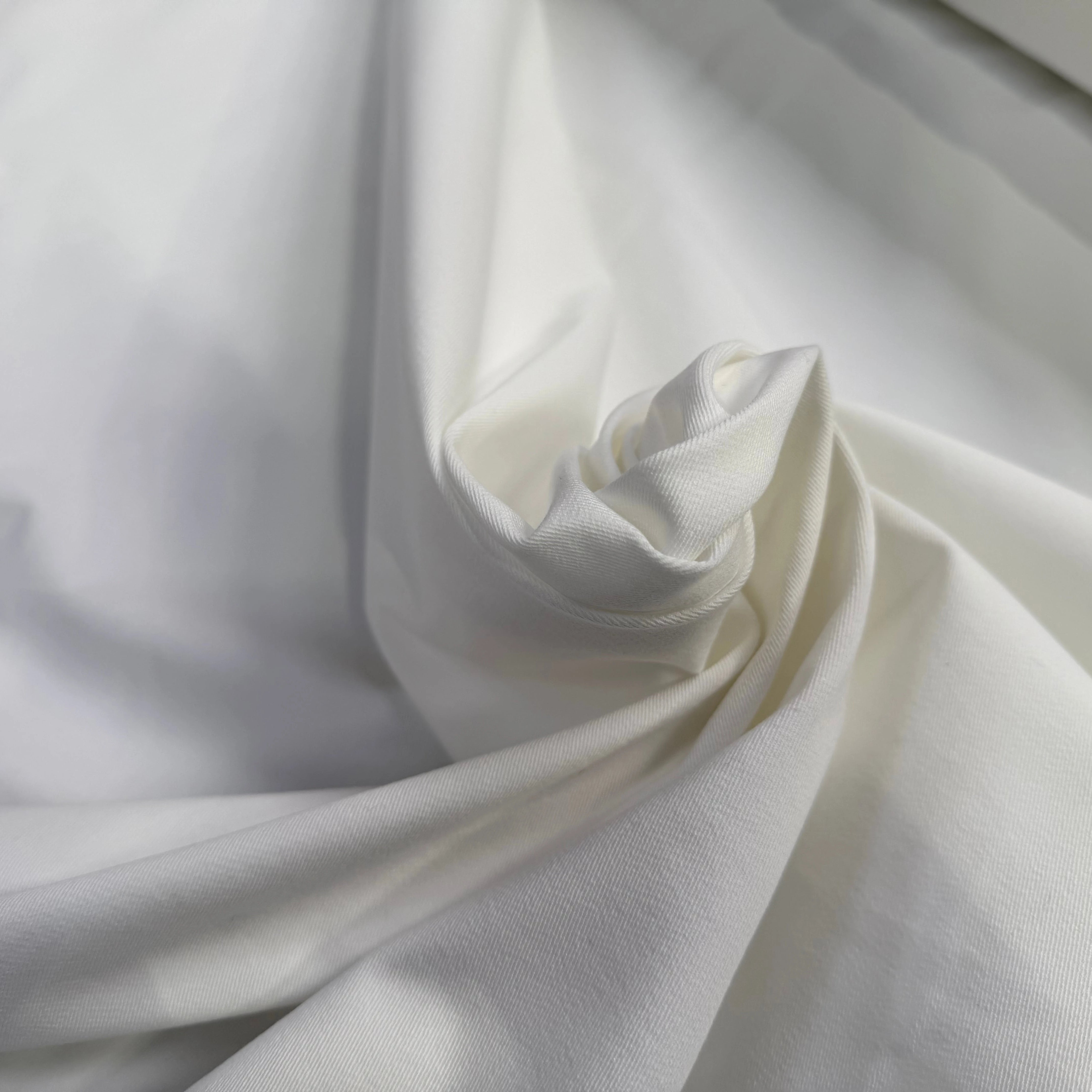 GABARDINE DENIM FINEMENT SERGÉE BLANCHE STRETCH BLANC OPTIQUE - My Little Coupon