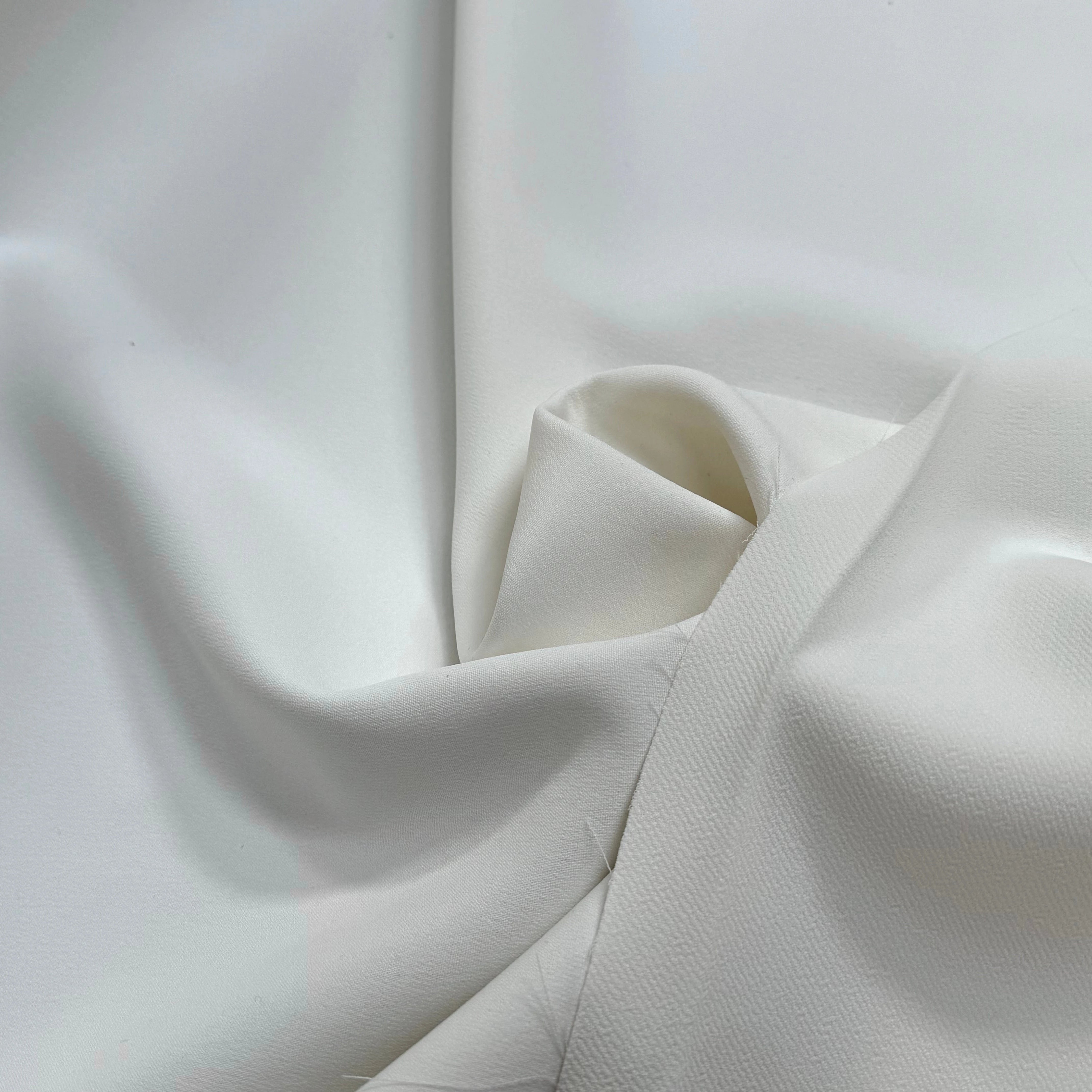 GABARDINE DOUBLE ÉTOFFE TRÈS LÉGÈREMENT SATINÉE BLANC STRETCH - My Little Coupon
