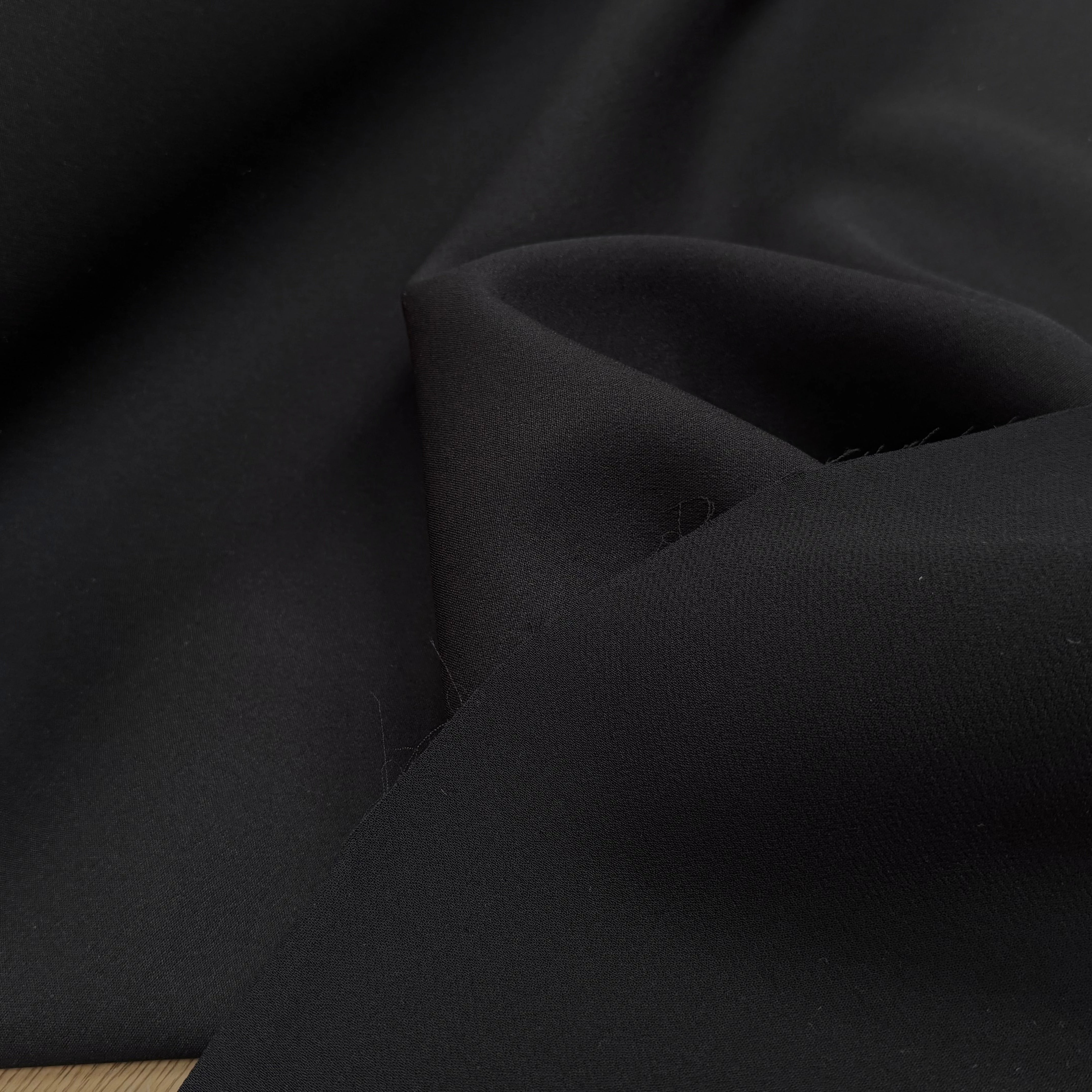 GABARDINE DOUBLE ÉTOFFE TRÈS LÉGÈREMENT SATINÉE NOIR STRETCH - My Little Coupon