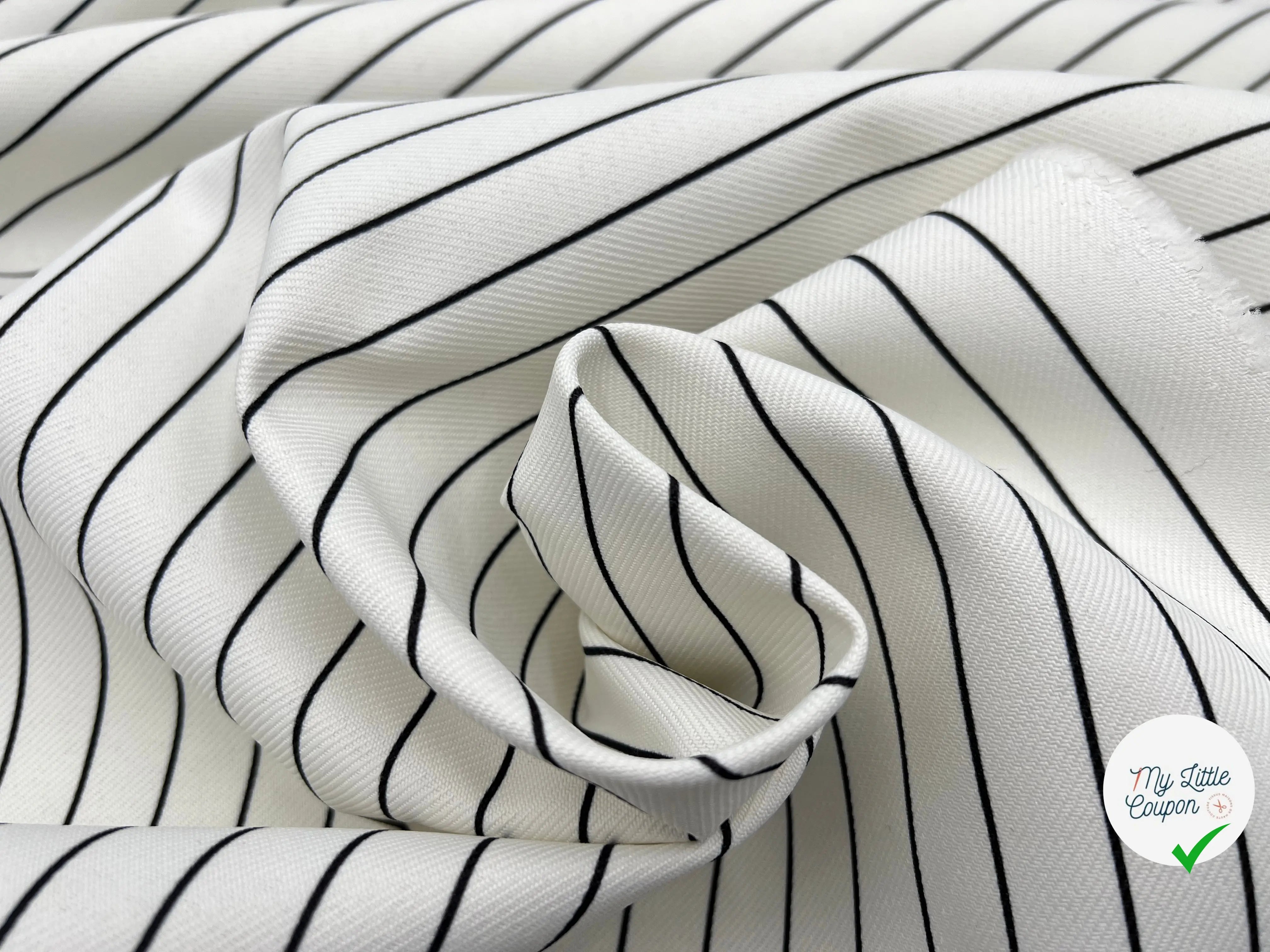 GABARDINE FINES RAYURES NOIRES ÉLÉGANT - My Little Coupon - tissu - coudre