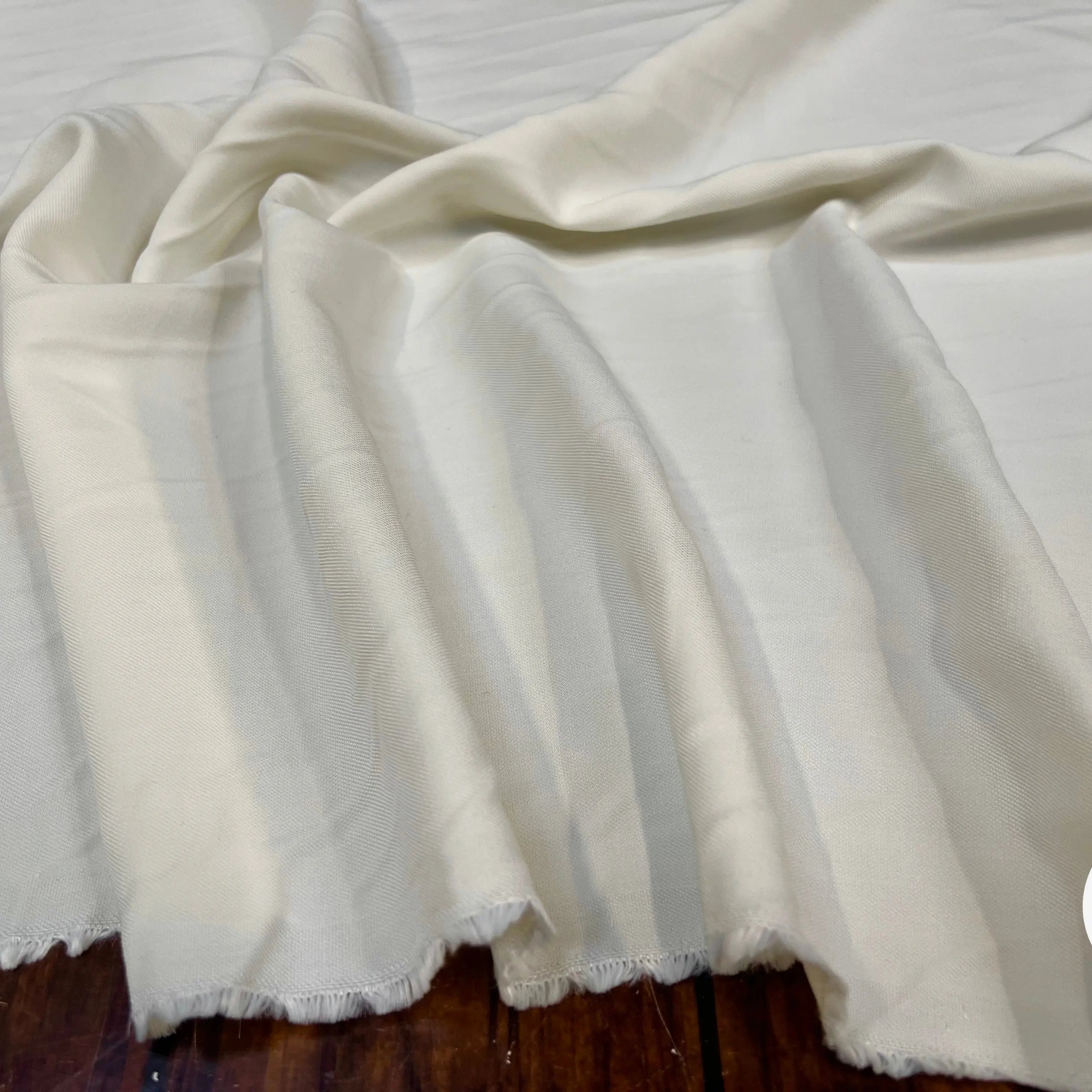 GABARDINE FLUIDE VISCOSE BLANC CASSÉ - My Little Coupon