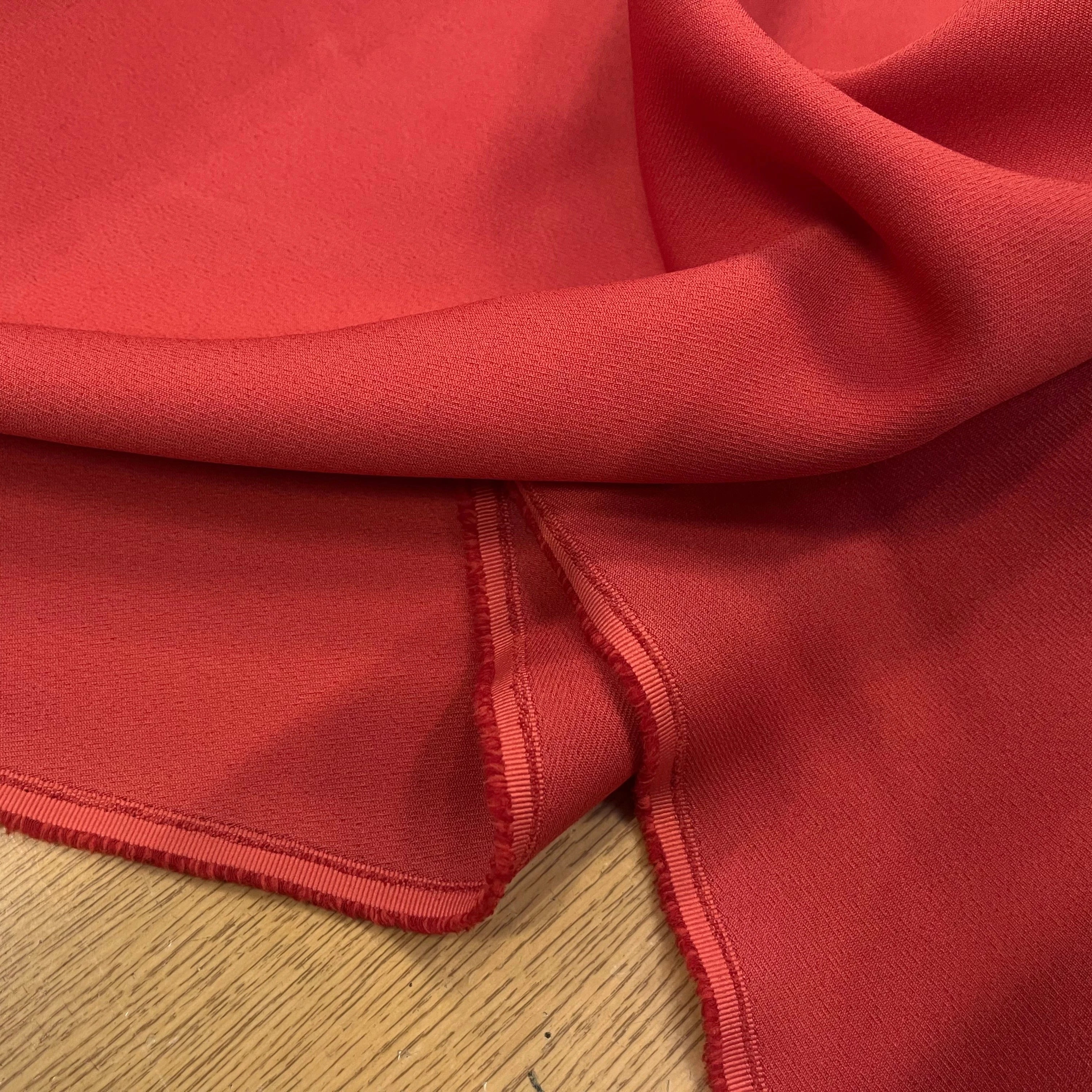 GABARDINE LÈGEREMENT STRIÉE POLYESTER COULEUR POPPY - My Little Coupon