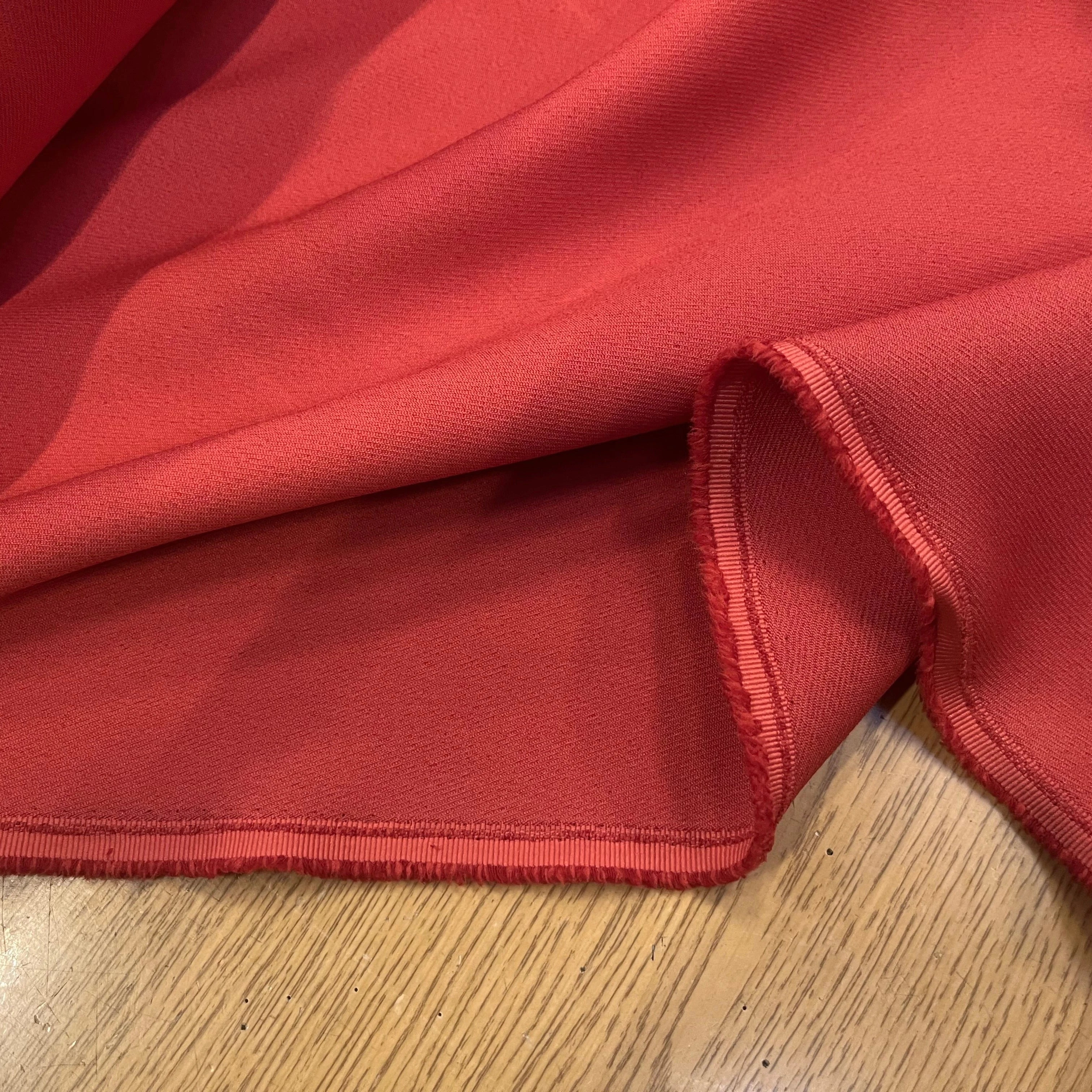 GABARDINE LÈGEREMENT STRIÉE POLYESTER COULEUR POPPY - My Little Coupon