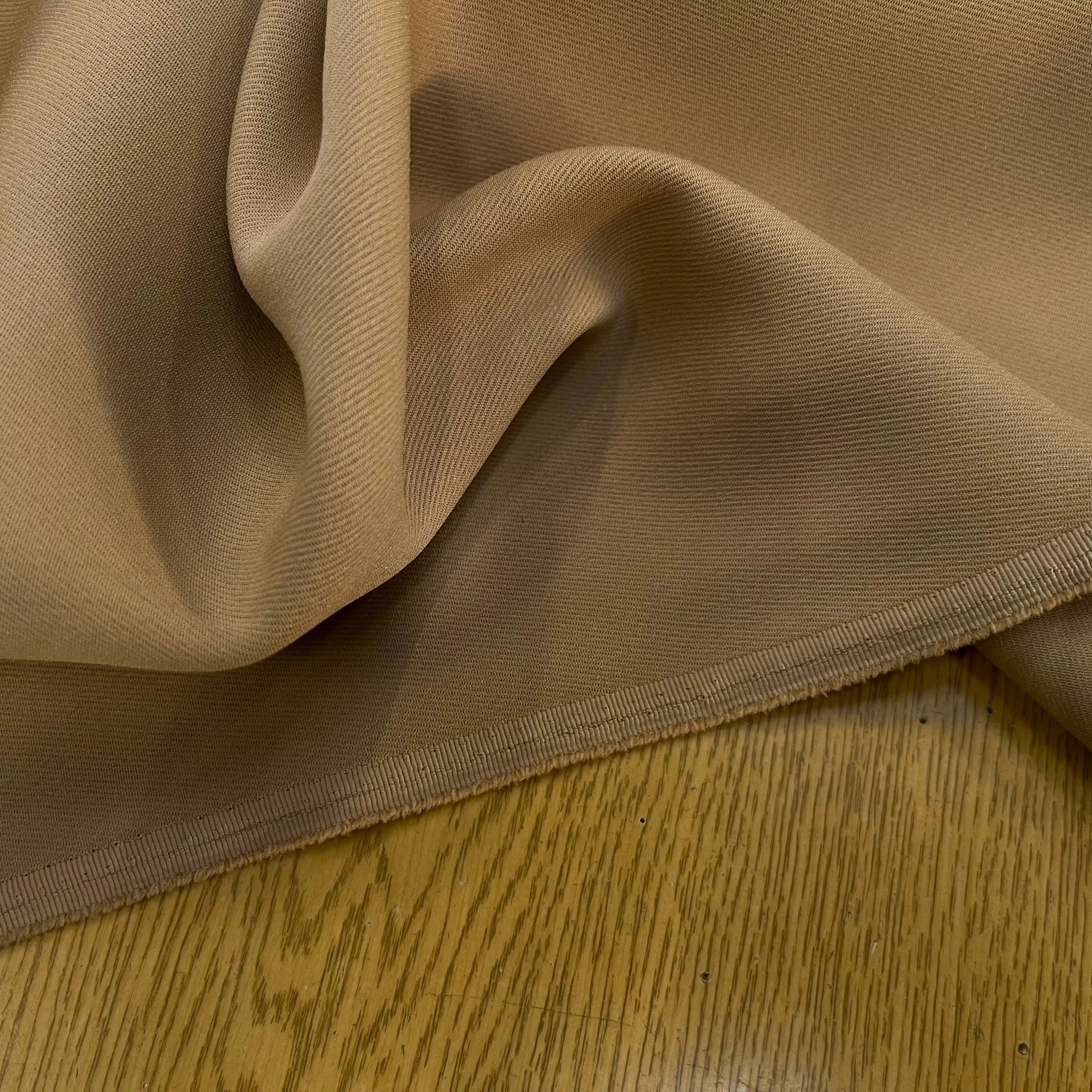 GABARDINE LEGÈREMENT STRIÉE SOUPLE POLYESTER BEIGE 130CM - My Little Coupon