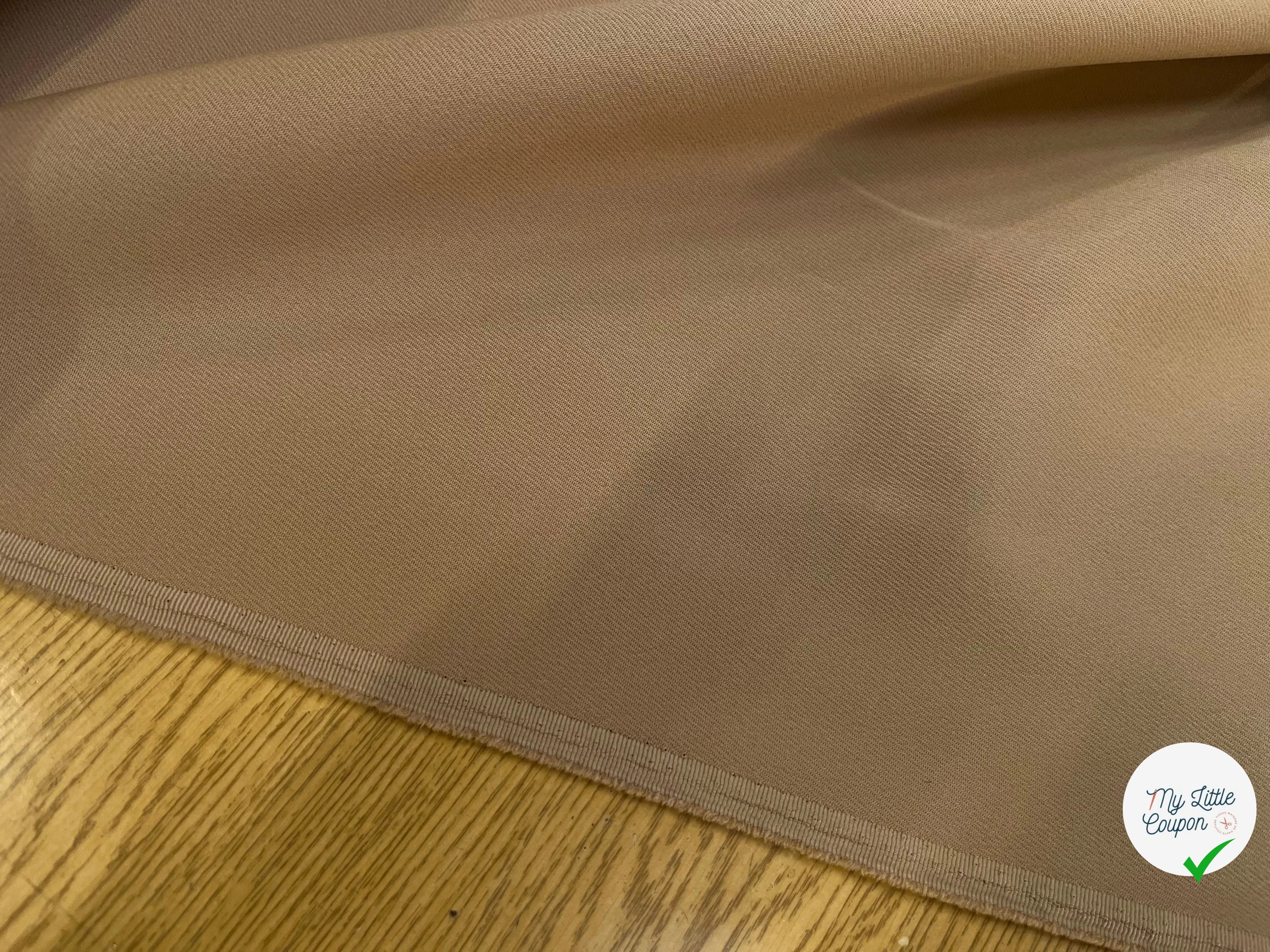 GABARDINE LEGÈREMENT STRIÉE SOUPLE POLYESTER BEIGE 130CM - My Little Coupon