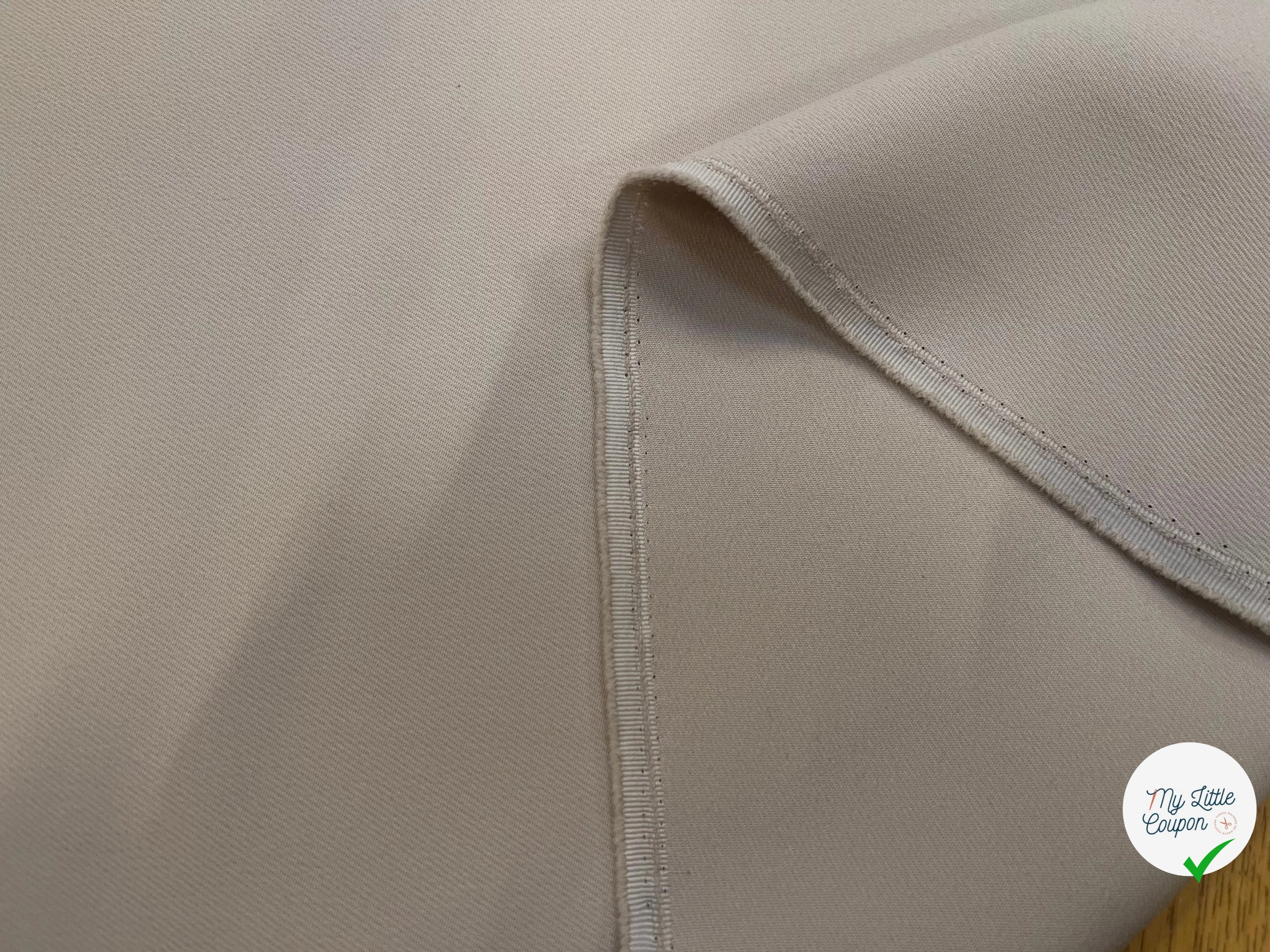 GABARDINE LEGÈREMENT STRIÉE SOUPLE POLYESTER LIGHT SAND 130CM - My Little Coupon