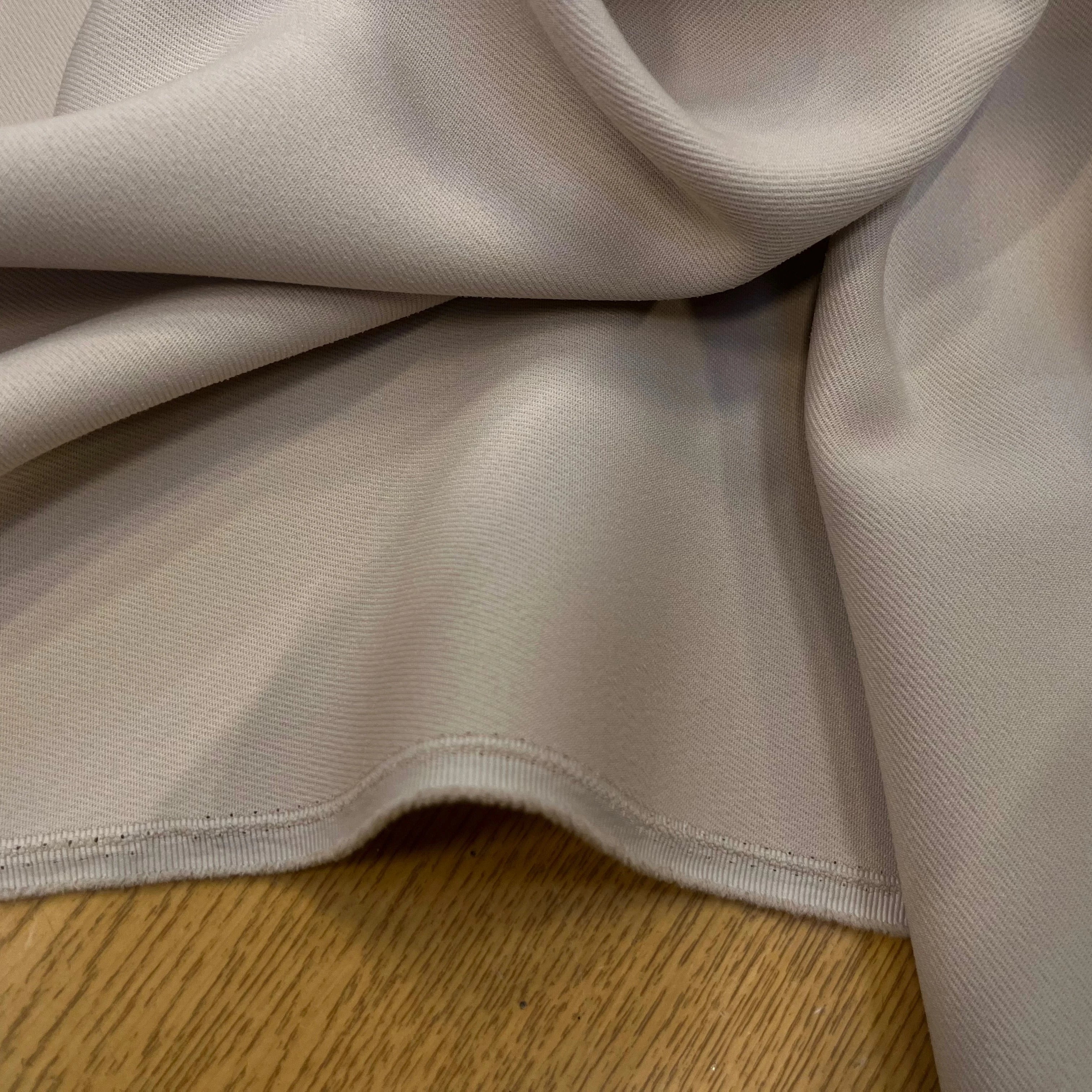 GABARDINE LEGÈREMENT STRIÉE SOUPLE POLYESTER LIGHT SAND 130CM - My Little Coupon