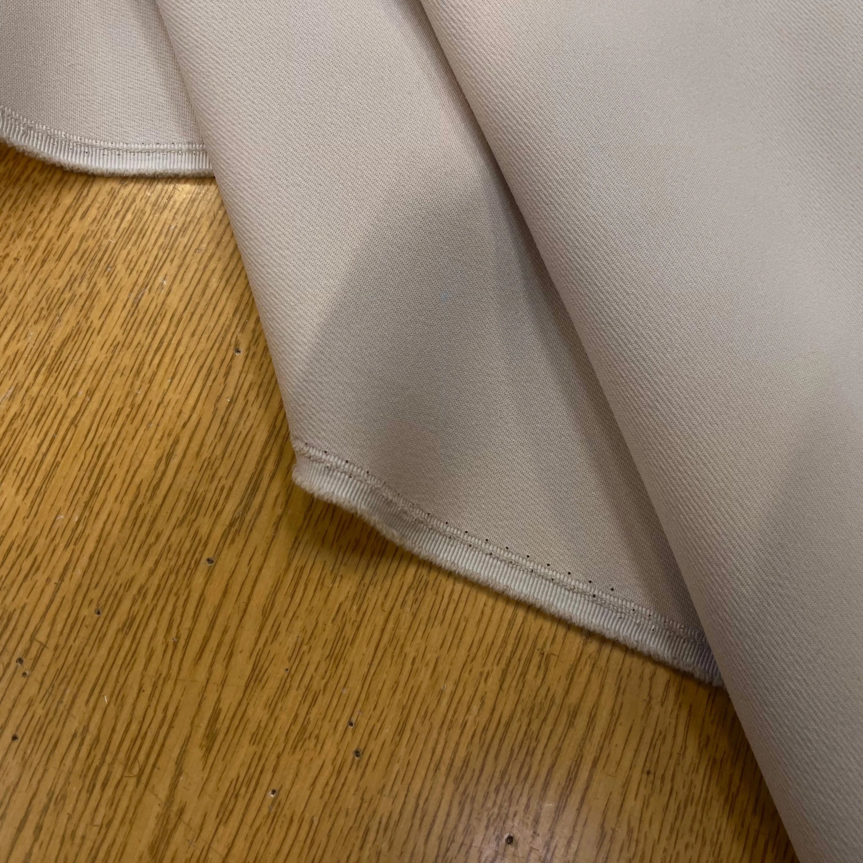 GABARDINE LEGÈREMENT STRIÉE SOUPLE POLYESTER LIGHT SAND 130CM - My Little Coupon