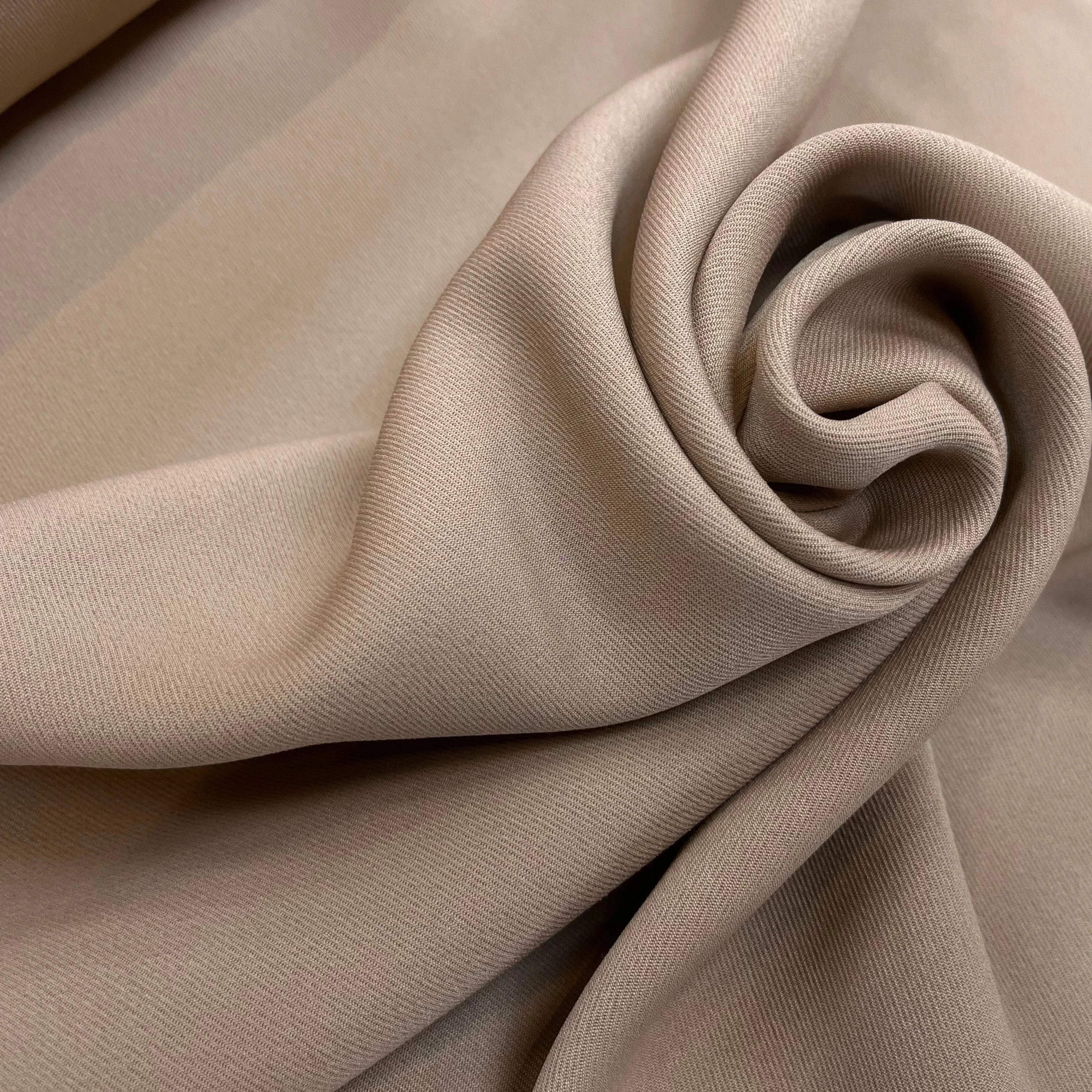 GABARDINE LEGÈREMENT STRIÉE SOUPLE POLYESTER MOCHA 130CM - My Little Coupon