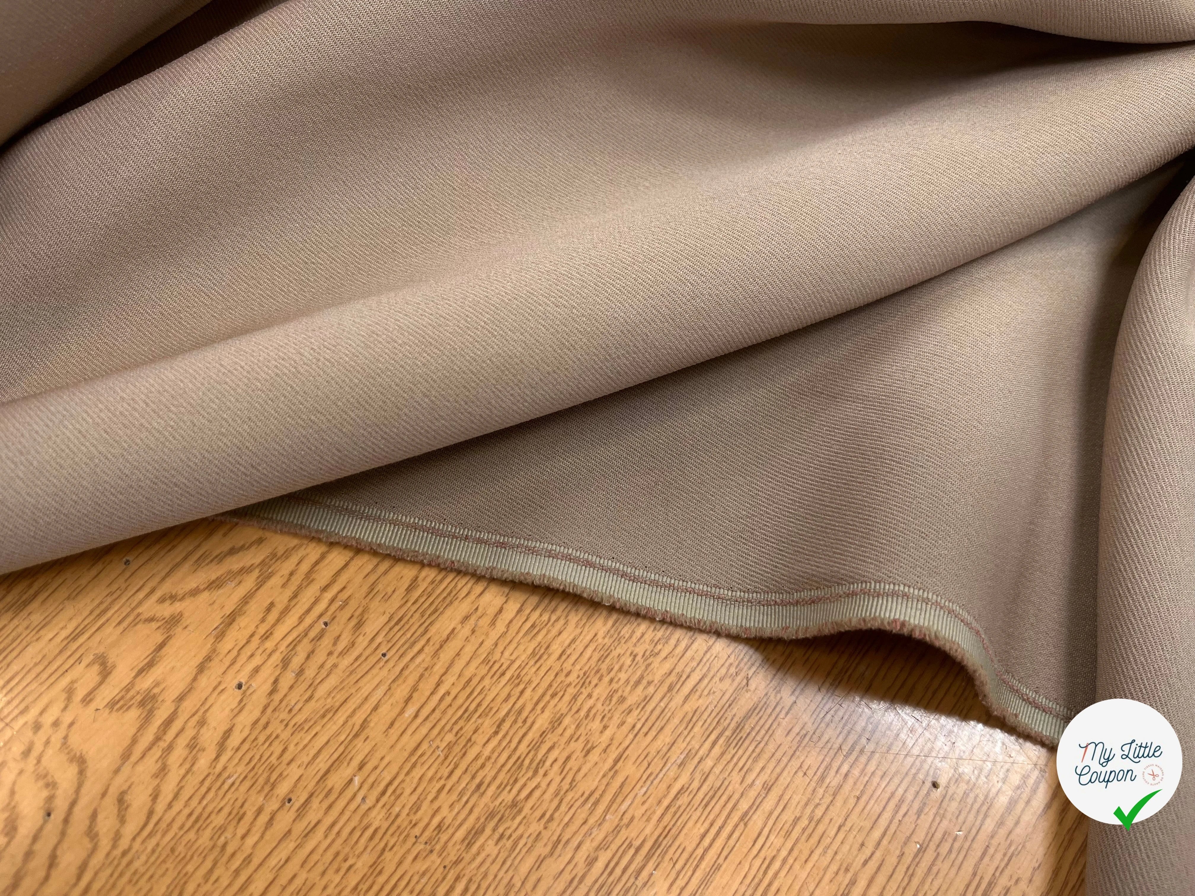 GABARDINE LEGÈREMENT STRIÉE SOUPLE POLYESTER MOCHA 130CM - My Little Coupon