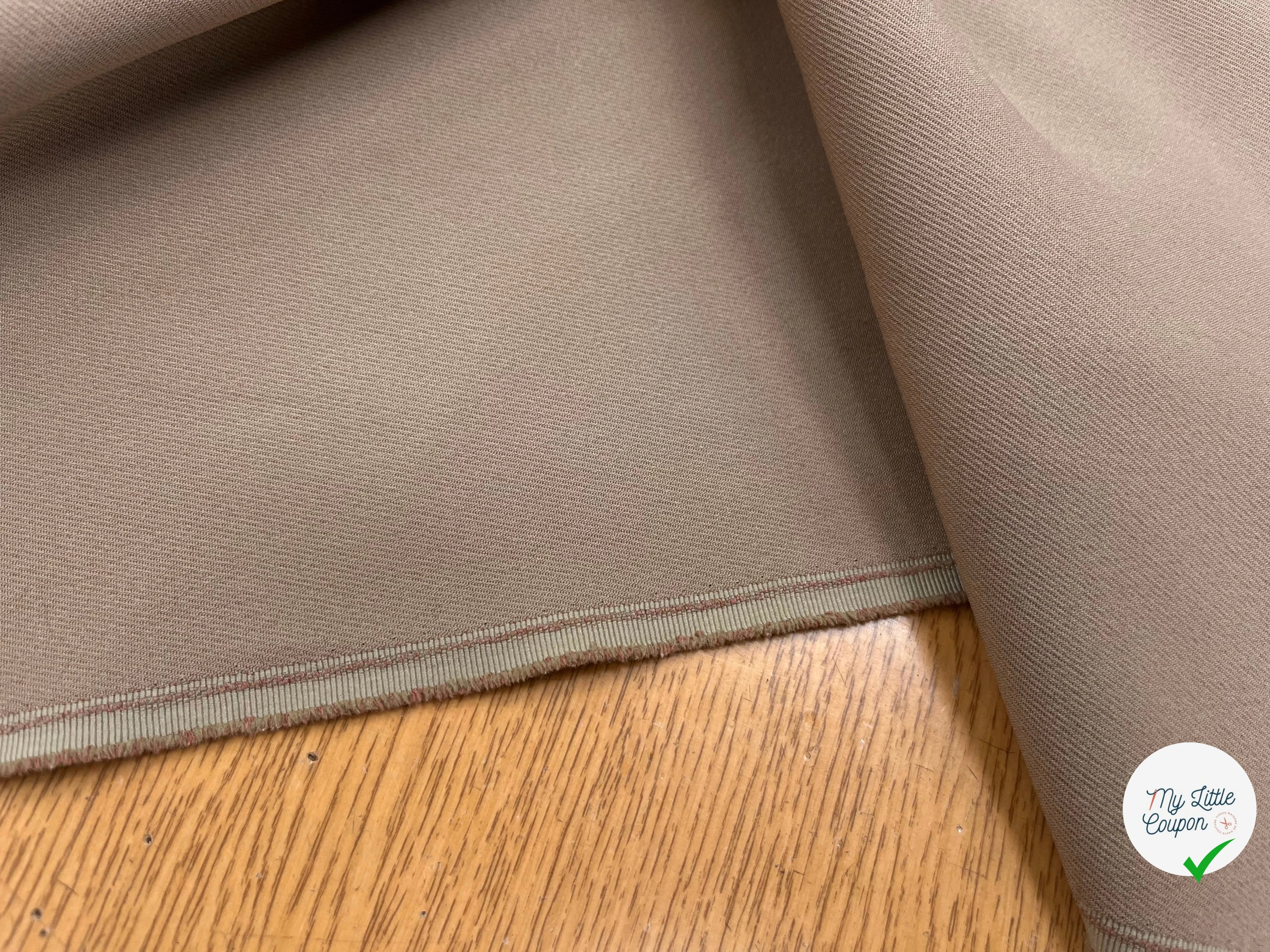 GABARDINE LEGÈREMENT STRIÉE SOUPLE POLYESTER MOCHA 130CM - My Little Coupon