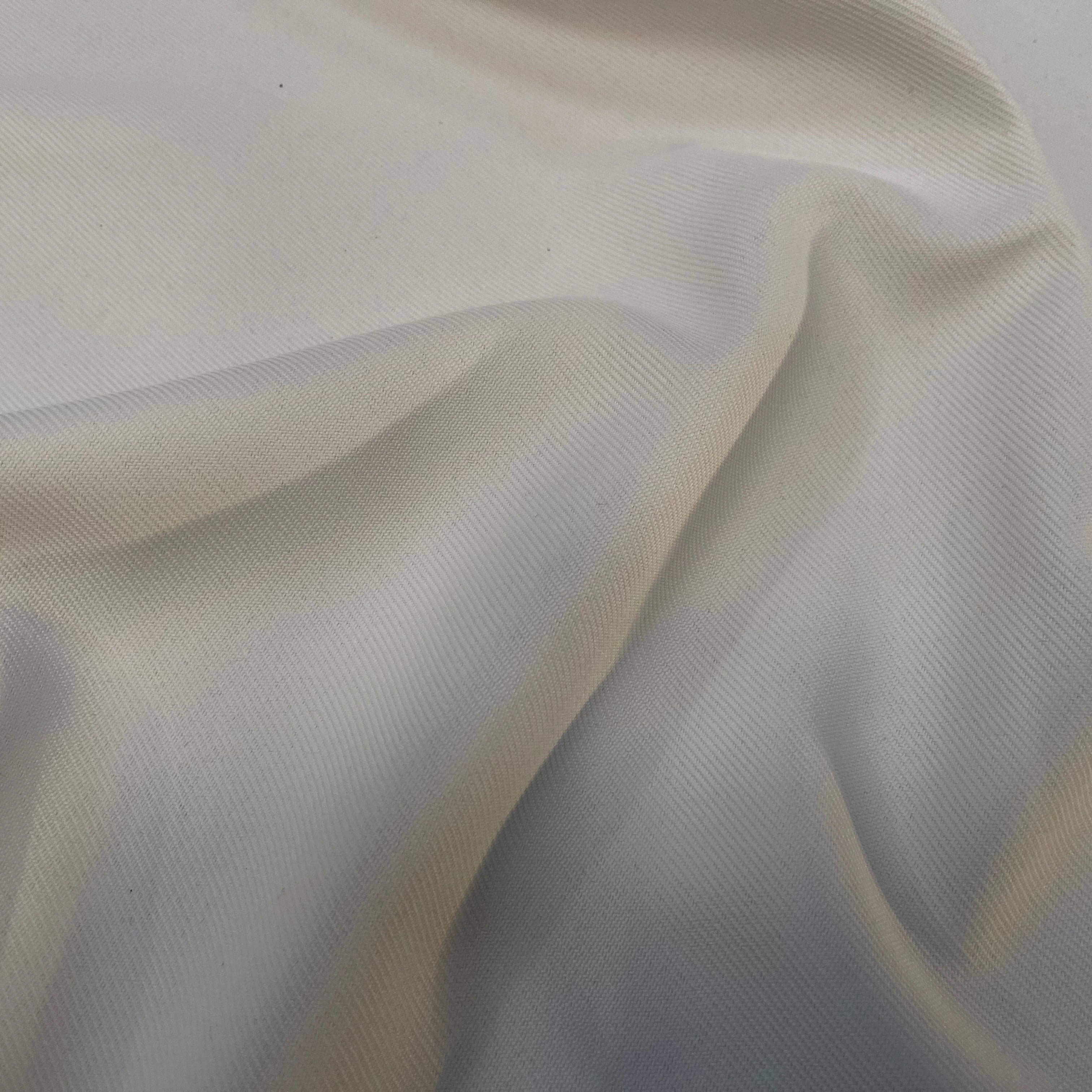 GABARDINE LOURDE POLYESTER BLANCHE LÉGÈREMENT CASSÉE 152CM - My Little Coupon